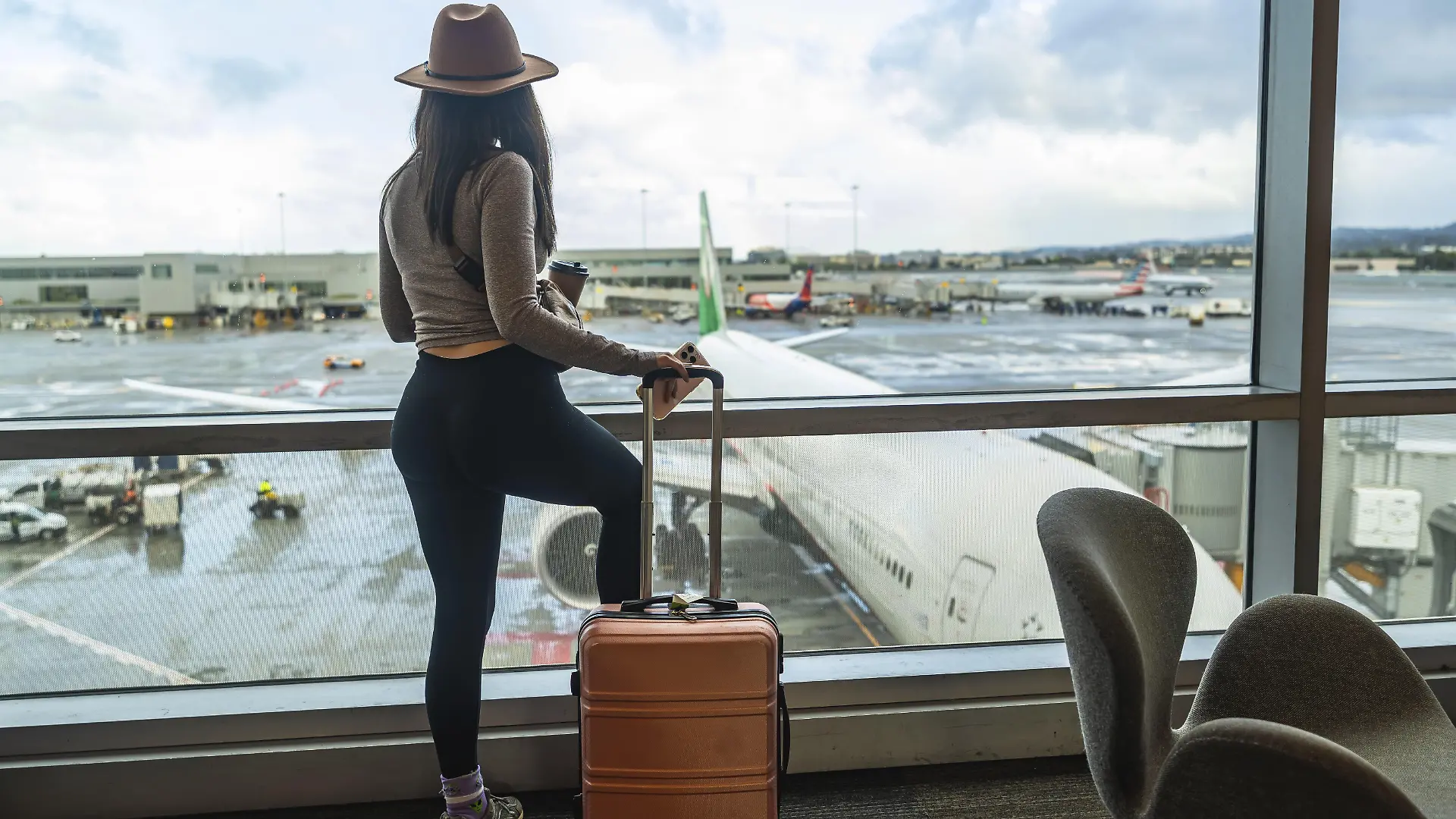 Die Kleidung, die man während einer Reise trägt soll bequem sein – aber eben auch sicher.