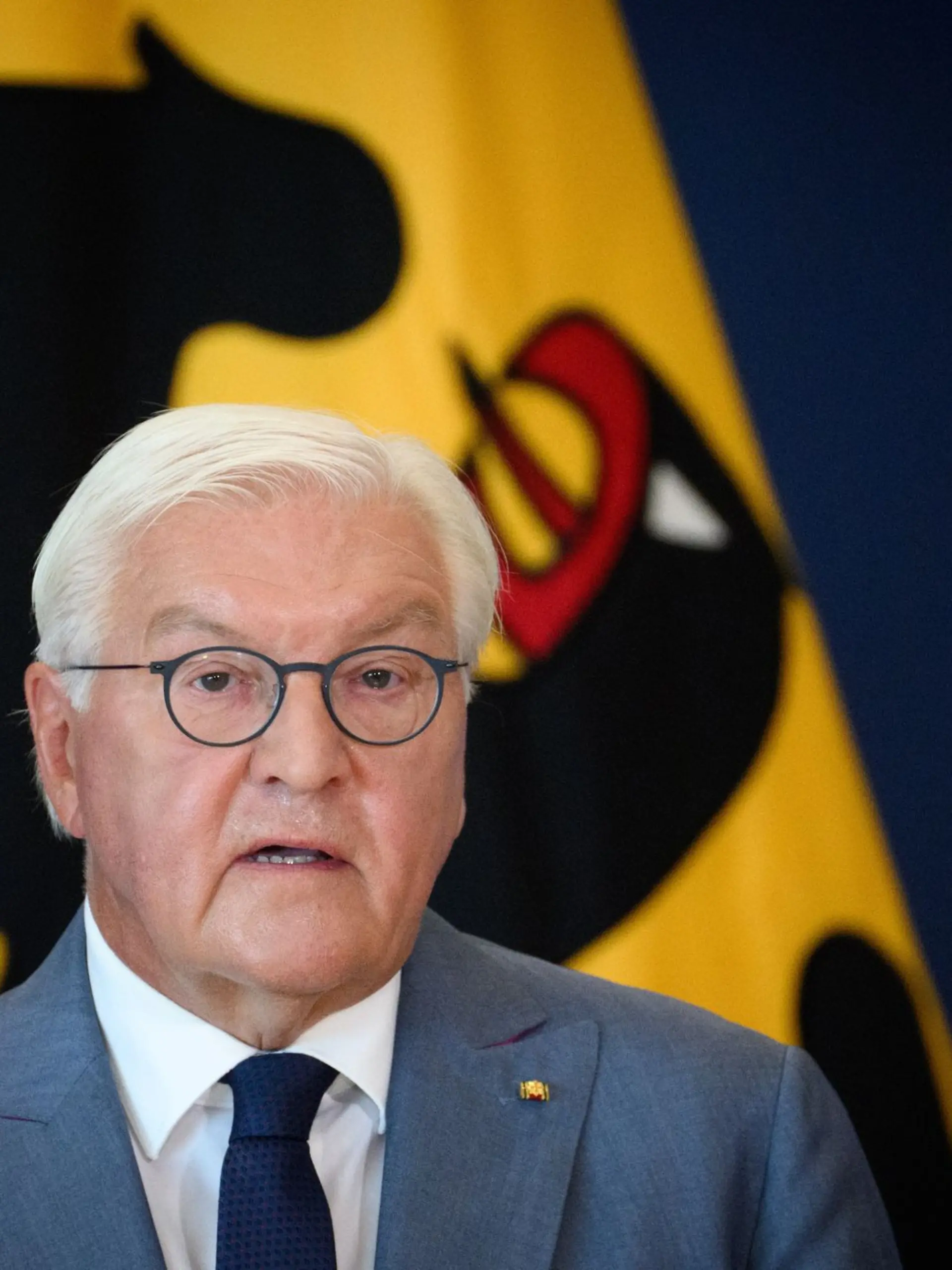 Bild zu: "Koalition vor dem Bruch? Bundespräsident Steinmeier greift persönlich ein, um Staatskrise zu verhindern"
