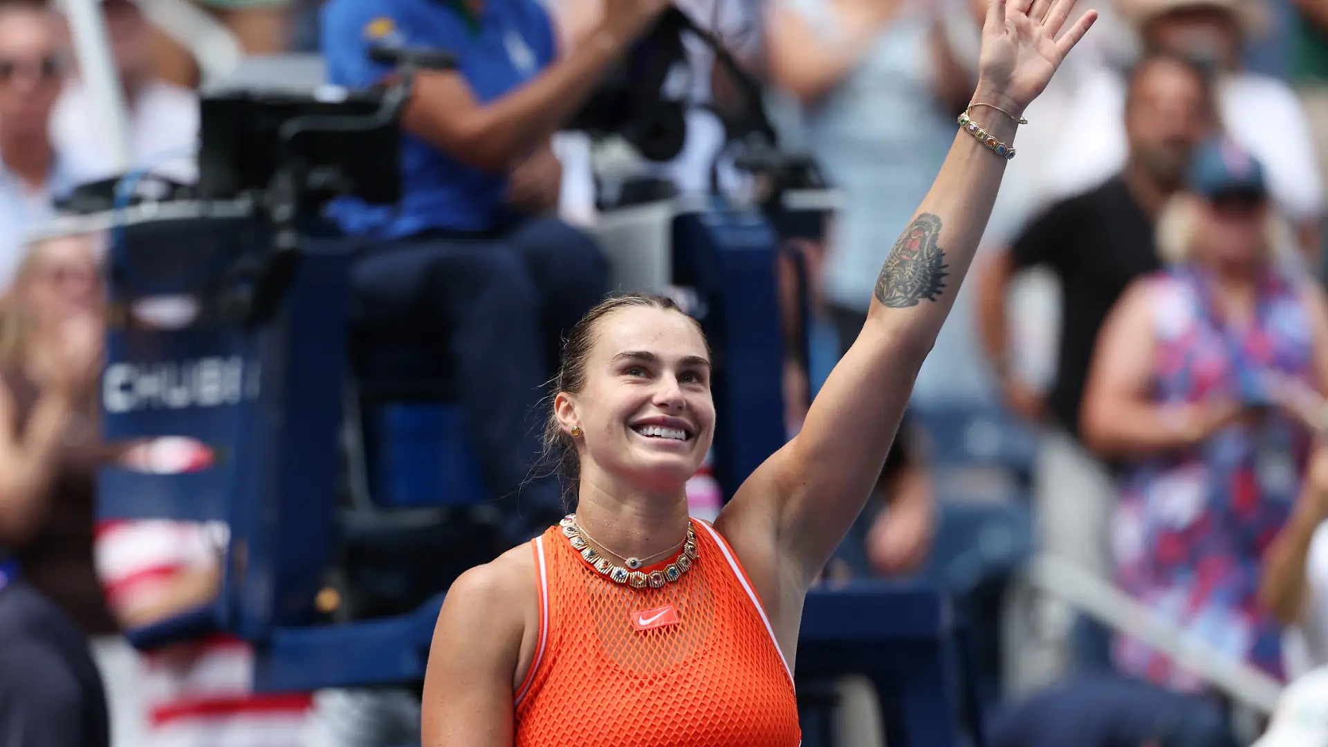 Tennis, Grand Slam, WTA-Tour, US Open, Frauen, Einzel, 3.Runde, Sabalenka (Belarus) - Rachimowa (Usbekistan). Aryna Sabalenka winkt nach ihrem Sieg. +++ dpa-Bildfunk +++