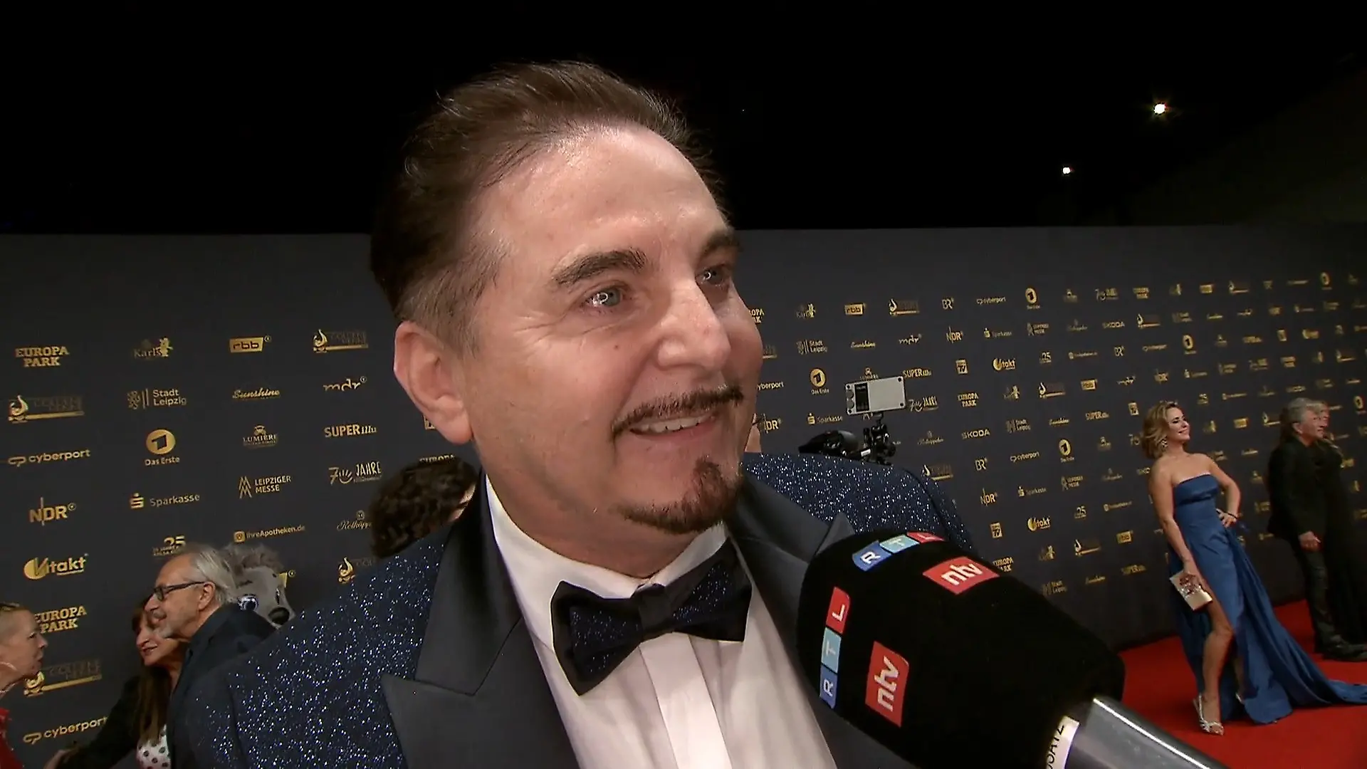 Von der Bestrahlung auf den roten Teppich! Uwe Herrmann spricht über seine härteste Zeit „Zwischen Tüll und Tränen"-Star bei Goldener Henne