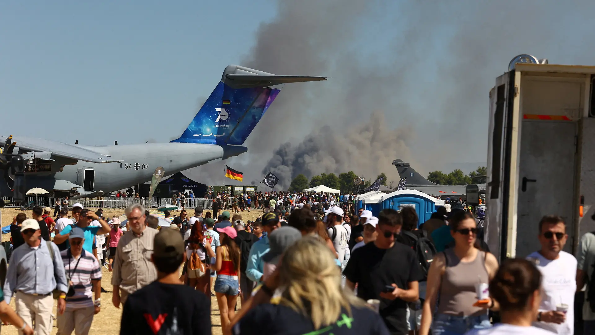 Bei einer Flugshow in Griechenland ist ein Kampfjet abgestürzt