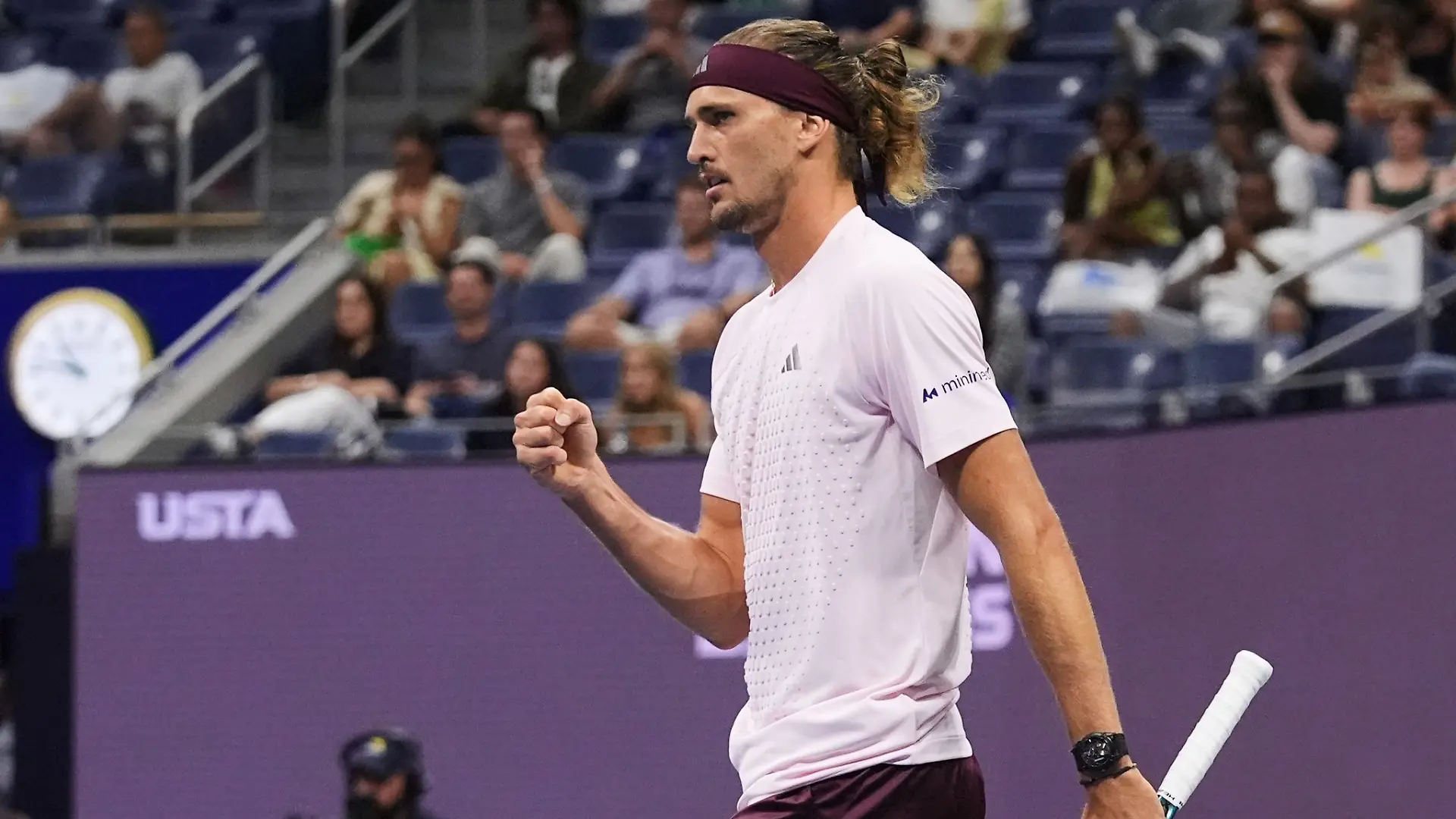 Alexander Zverev bejubelt den Achtelfinaleinzug. 
