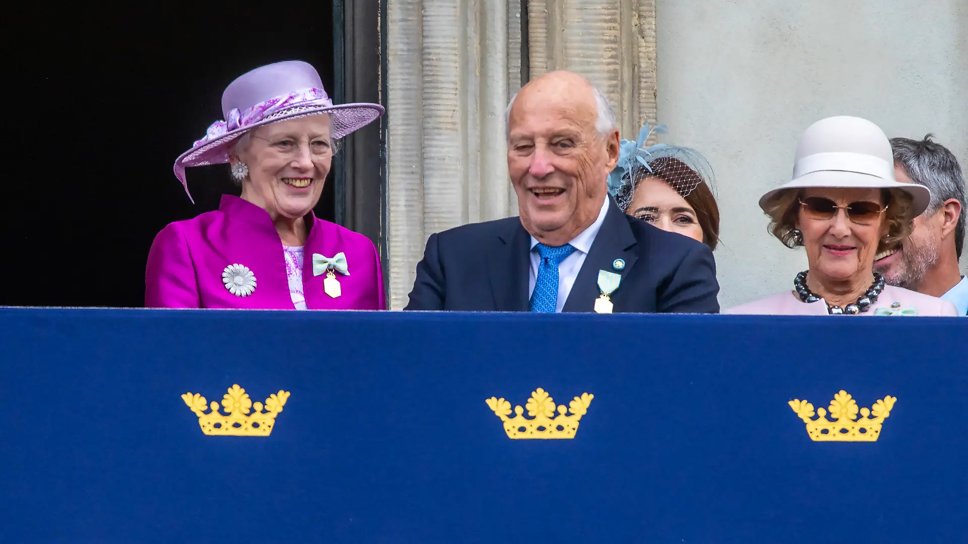 Queen Margrethe, Crown Prince Frederik, Crown Princess Mary of Denmark, King Harald and Queen Sonja of Norway at The Royal Palace in Stockholm, on September 15, 2023, to attend the changing of the guard when the Life Guards Squadron relieves the Life Company and a Choral tribute by The Royal Swedish Academy of Music, in partnership with the Children Singing organisation Photo: Albert Nieboer / Netherlands OUT / Point De Vue OUT