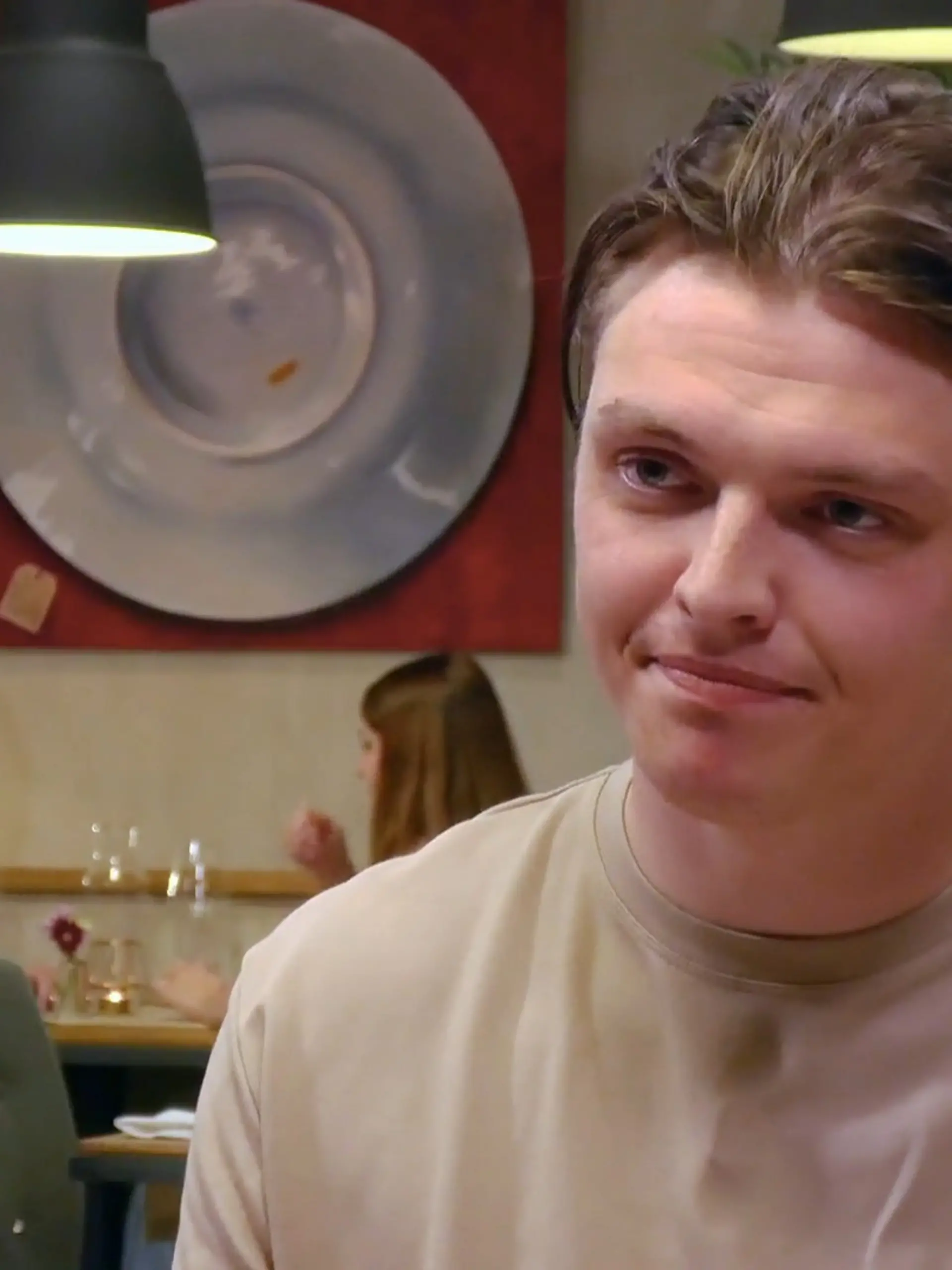 Bild zu: "Luke hat es auch mit Tinder probiert"