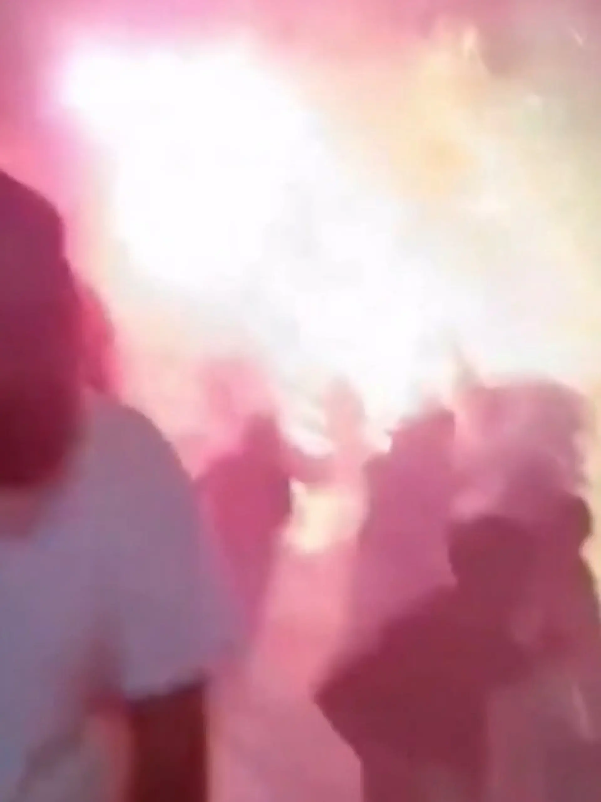 Bild zu: "Tödliches Inferno bei Kirchenfest! Feuerwerk schießt plötzlich in die Menge"
