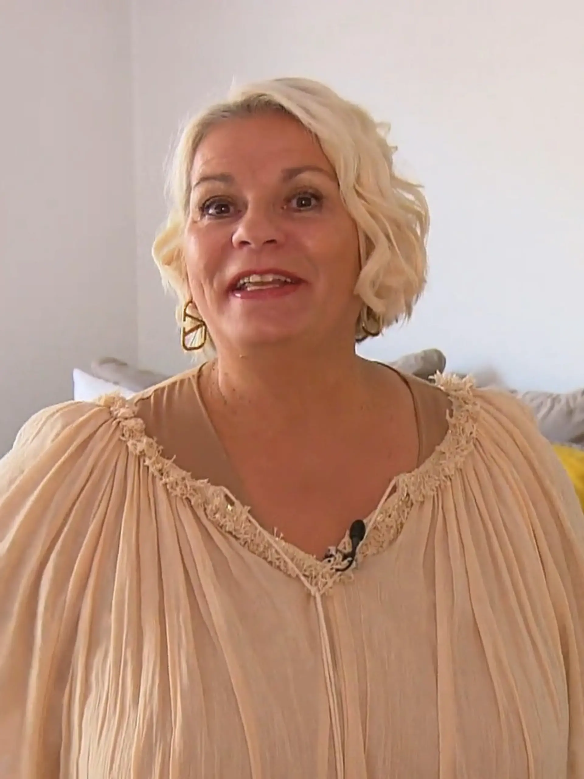 Bild zu: "Claudia verwandelt ihr Wohnzimmer von Ibiza in Mykonos"