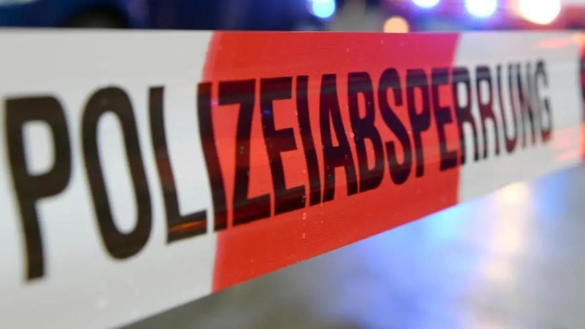 Polizeiabsperrung und Blaulicht