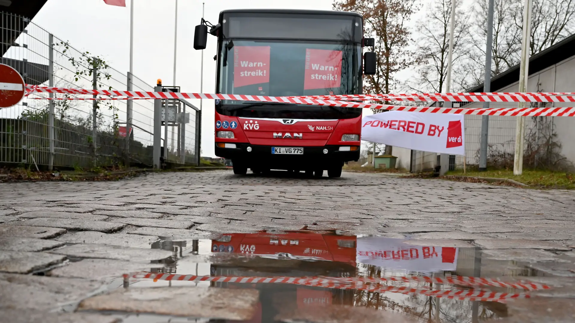 Nichts fährt mehr und nasse Straßen: eine gefährliche Kombination.