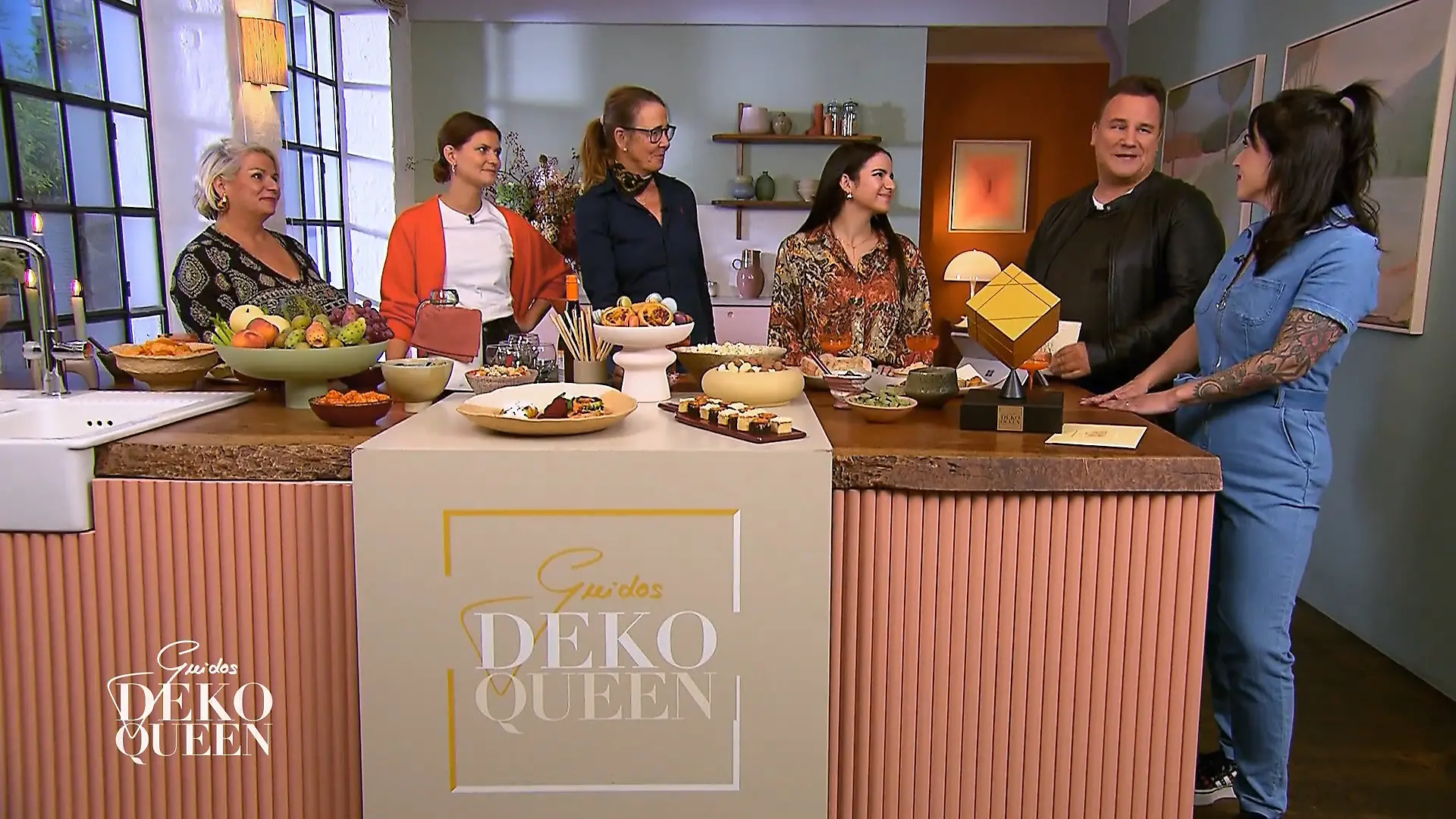 Guido vergibt die letzten Punkte und krönt die Deko Queen Wer holt sich die Krone?