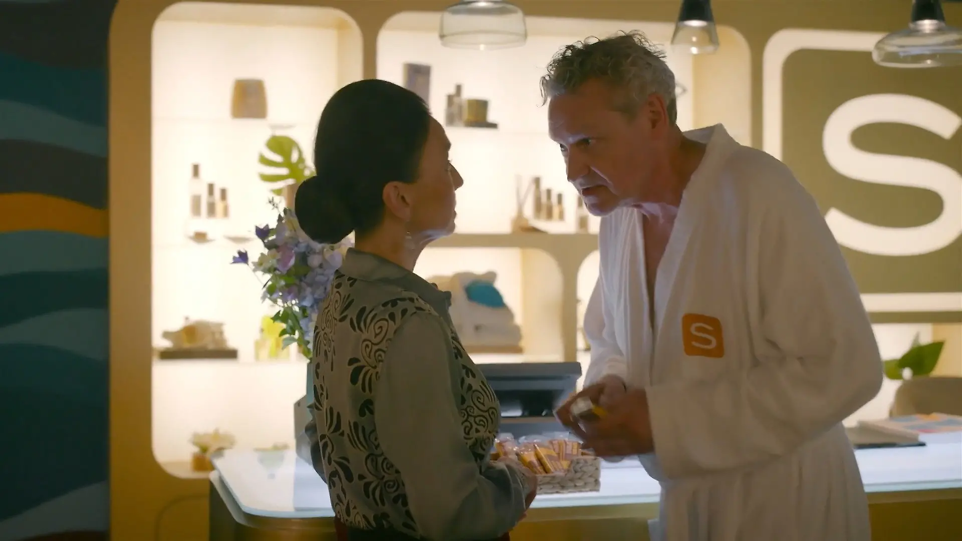 Ein dreister Gast zieht Simones Aufmerksamkeit auf sich AWZ-Folge vom 24.09.26 auf RTL+