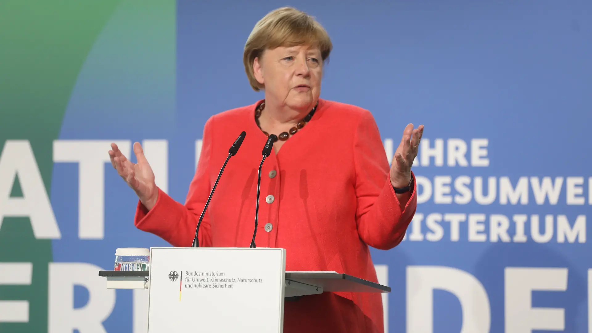 Angela Merkel CDU, Bundeskanzlerin a. D., während des Festaktes Seit 40 Jahren NaturVerbunden zum 40. Jubiläum des Bundesumweltministeriums im CafÃ Moskau. Berlin, 02.06.2026 *** Angela Merkel CDU , Federal Chancellor a D , during the ceremony Seit 40 Jahren NaturVerbunden on the occasion of the 40th anniversary of the Federal Environment Ministry at CafÃ Moskau Berlin, 02 06 2026 Copyright: xAgenturxMatthiasxWehnertx/xM.xGränzdörferx