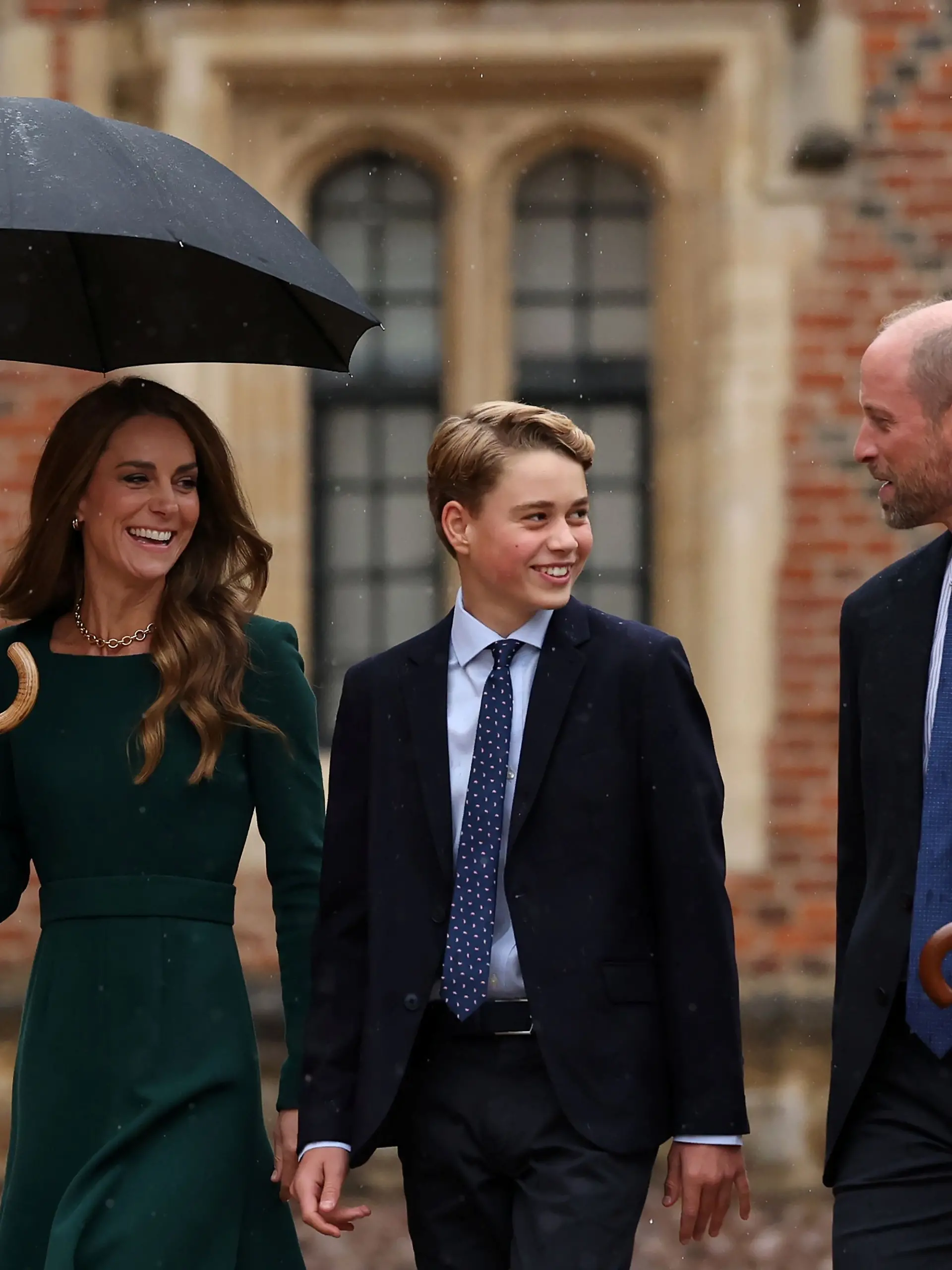Prinz George wird von Mama Kate und Papa William zur Einschulung ins Eton College begleitet.