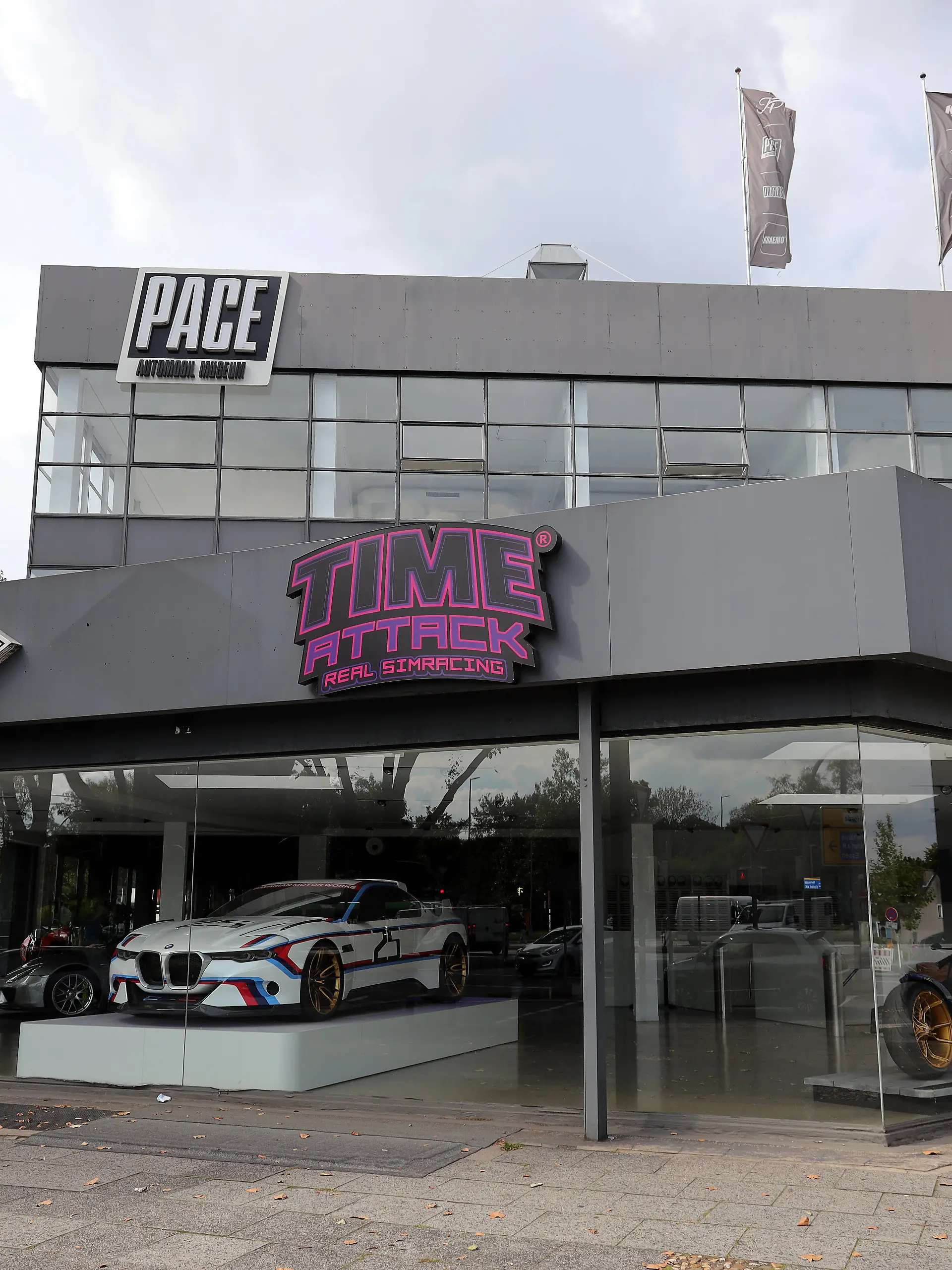 02.09.2026, Deutschland, NRW, Dortmund, Auto-Tuning, Laut Firmen-Website bleiben JP Performance, das Pace Automobil Museum in Dortmund und weitere Firmen von Jean-Pierre JP Kraemer bis auf Weiteres geschlossen, Schliessung, Geschäftsaufgabe, Deutschland *** September 2, 2026, Germany, North Rhine-Westphalia, Dortmund, Car Tuning, According to the company s website, JP Performance, the Pace Automobile Museum in Dortmund, and other companies owned by Jean Pierre JP Kraemer will remain closed until further notice closure, cessation of business, Germany Copyright: xD.xKerlekin/SnowfieldxPhotographyx SF020926KraemerD12