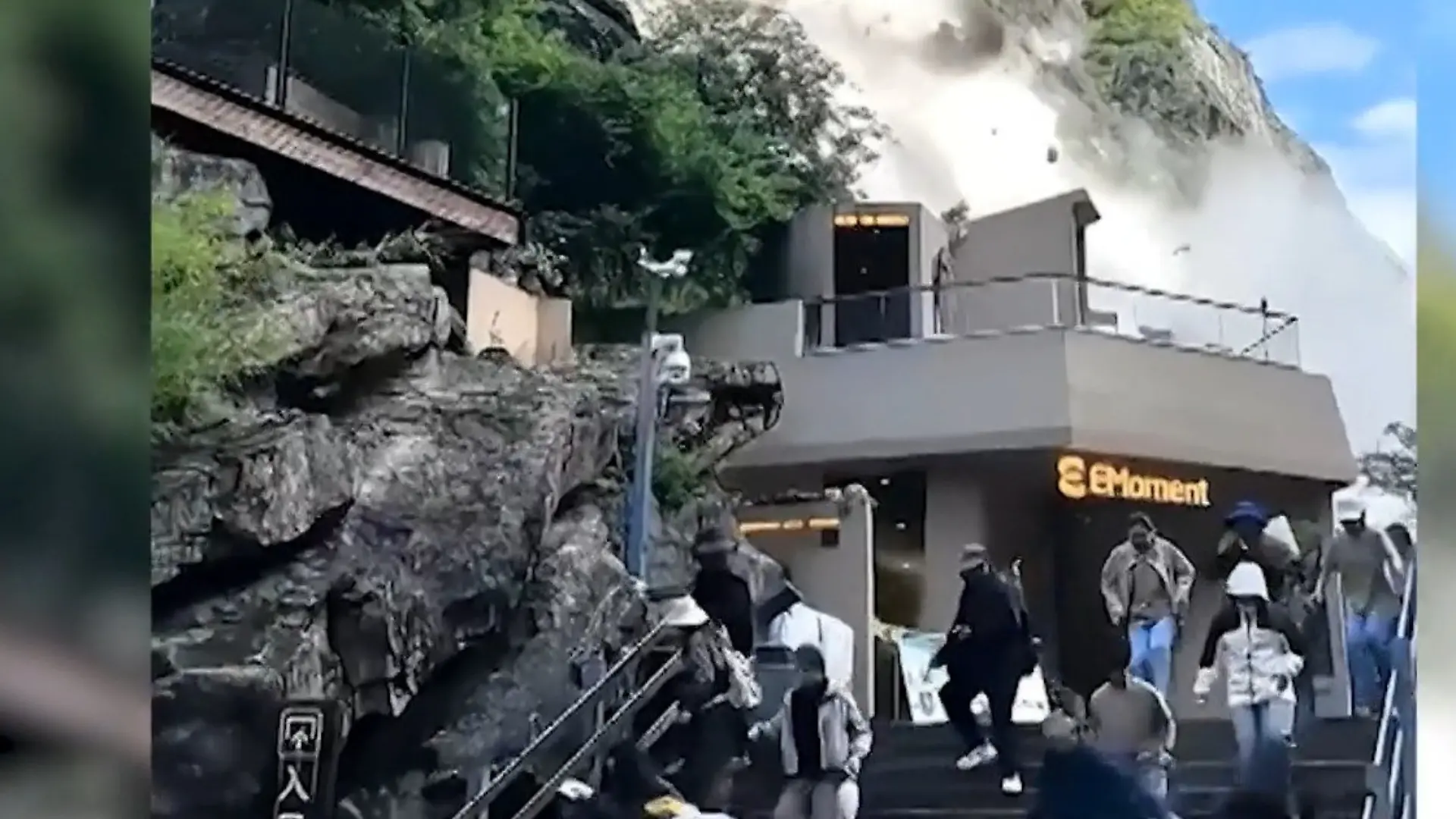 Panik auf Besucherplattform! Touristen fliehen vor Felssturz Dritter Vorfall in einem Monat