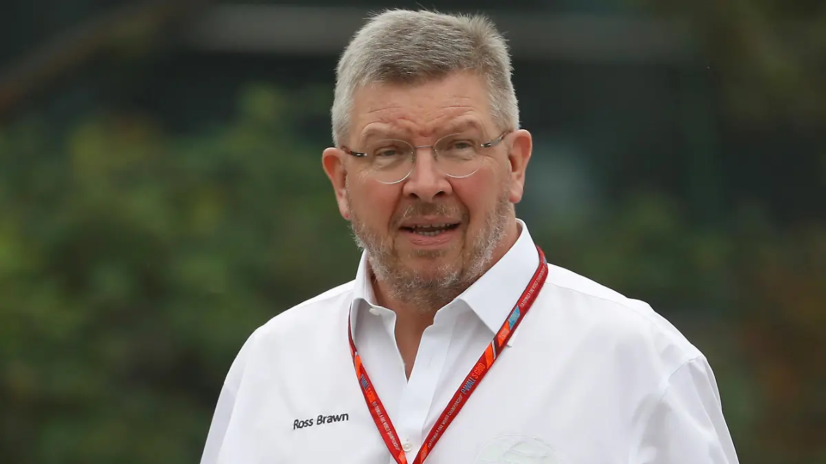 FILE PHOTO: Formula One - F1 - Chinese Grand Prix - Shanghai, China - 6/4/17 - Formula One Managing Director of Motorsports Ross Brawn walks at the Shanghai International Circuit ahead of the Chinese F1 Grand Prix. REUTERS/Aly Song/File Photo