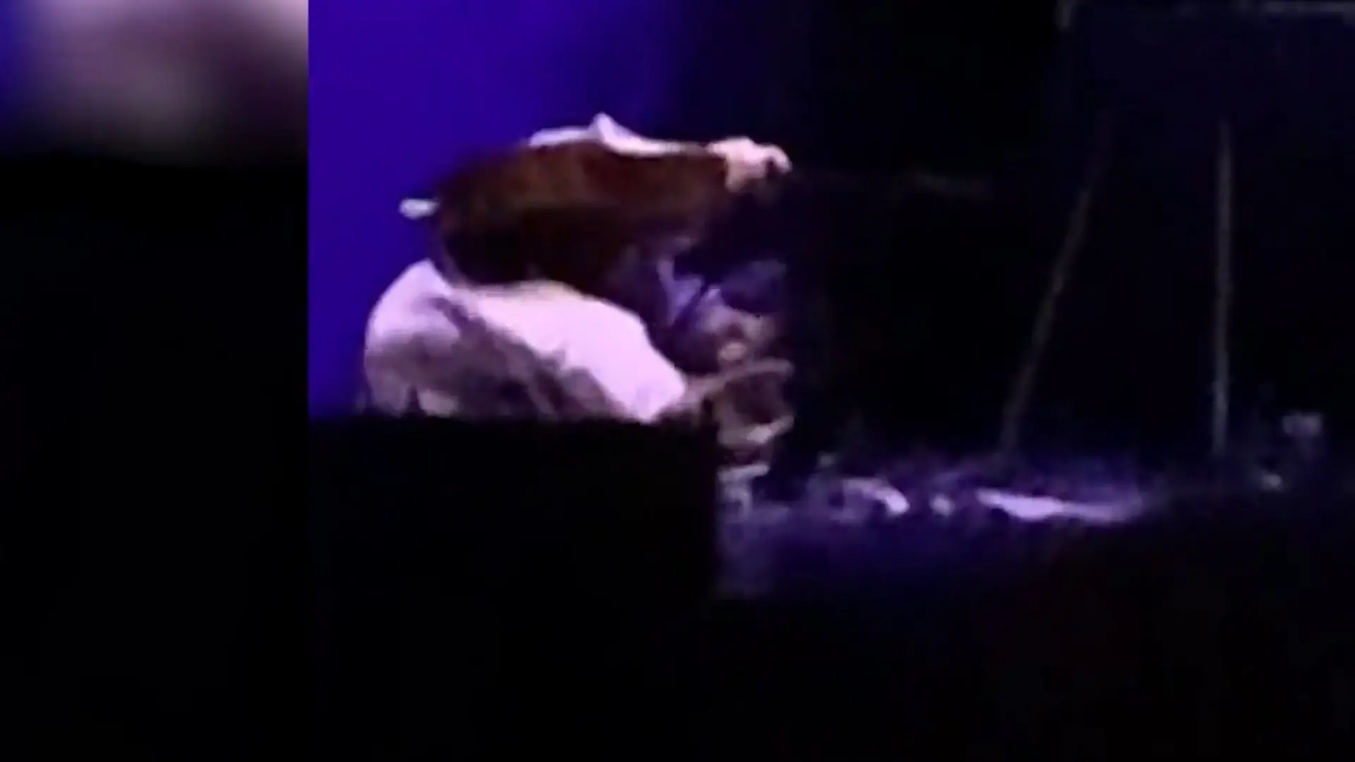 Zusammenbruch auf der Bühne! Grammy-Gewinner kollabiert vor seinen Fans Mitten im Konzert