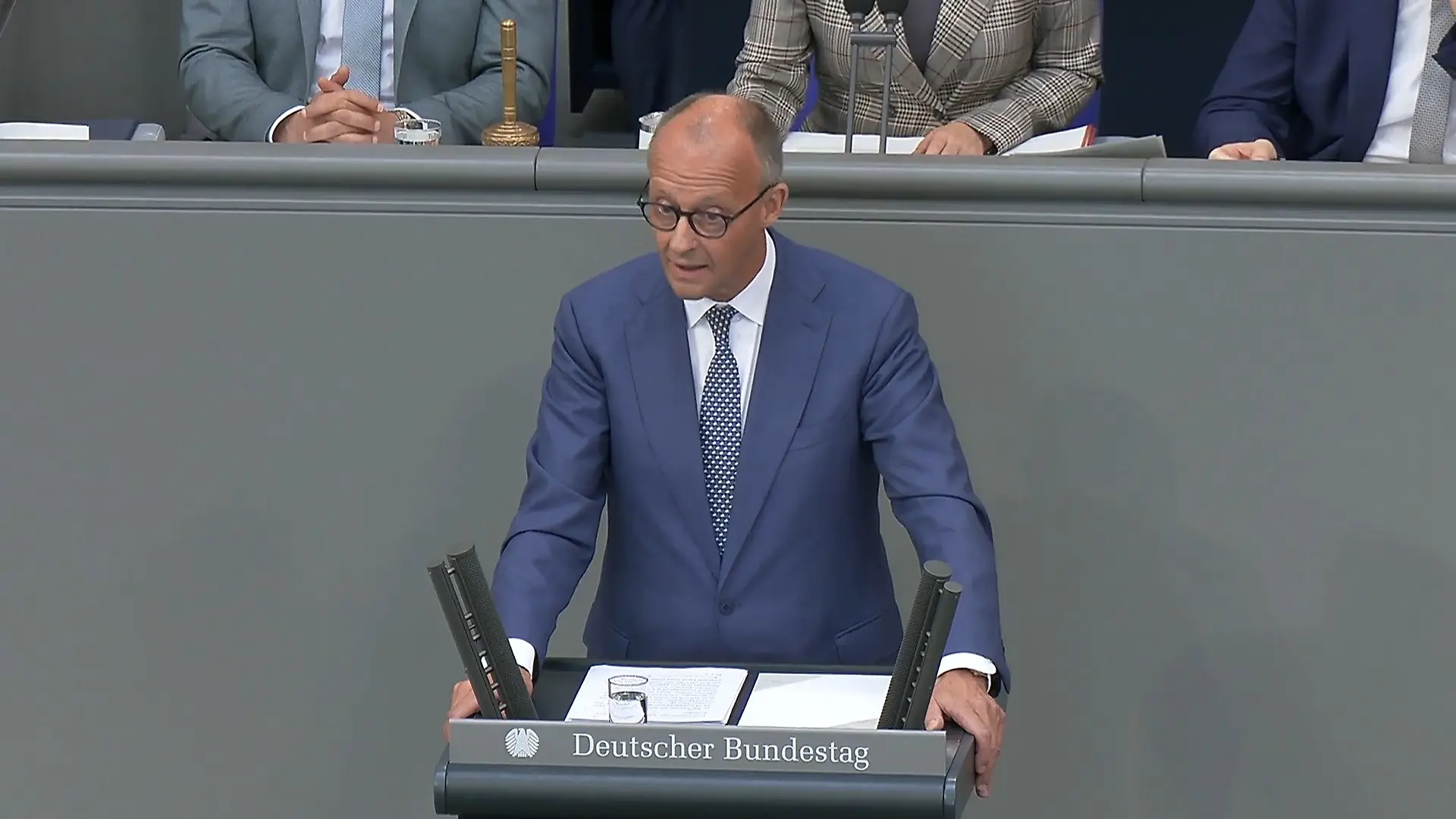 Scharfe Kanzler-Worte! Friedrich Merz und Alice Weidel gehen aufeinander los Wegen „Remigrations"-Plänen der AfD