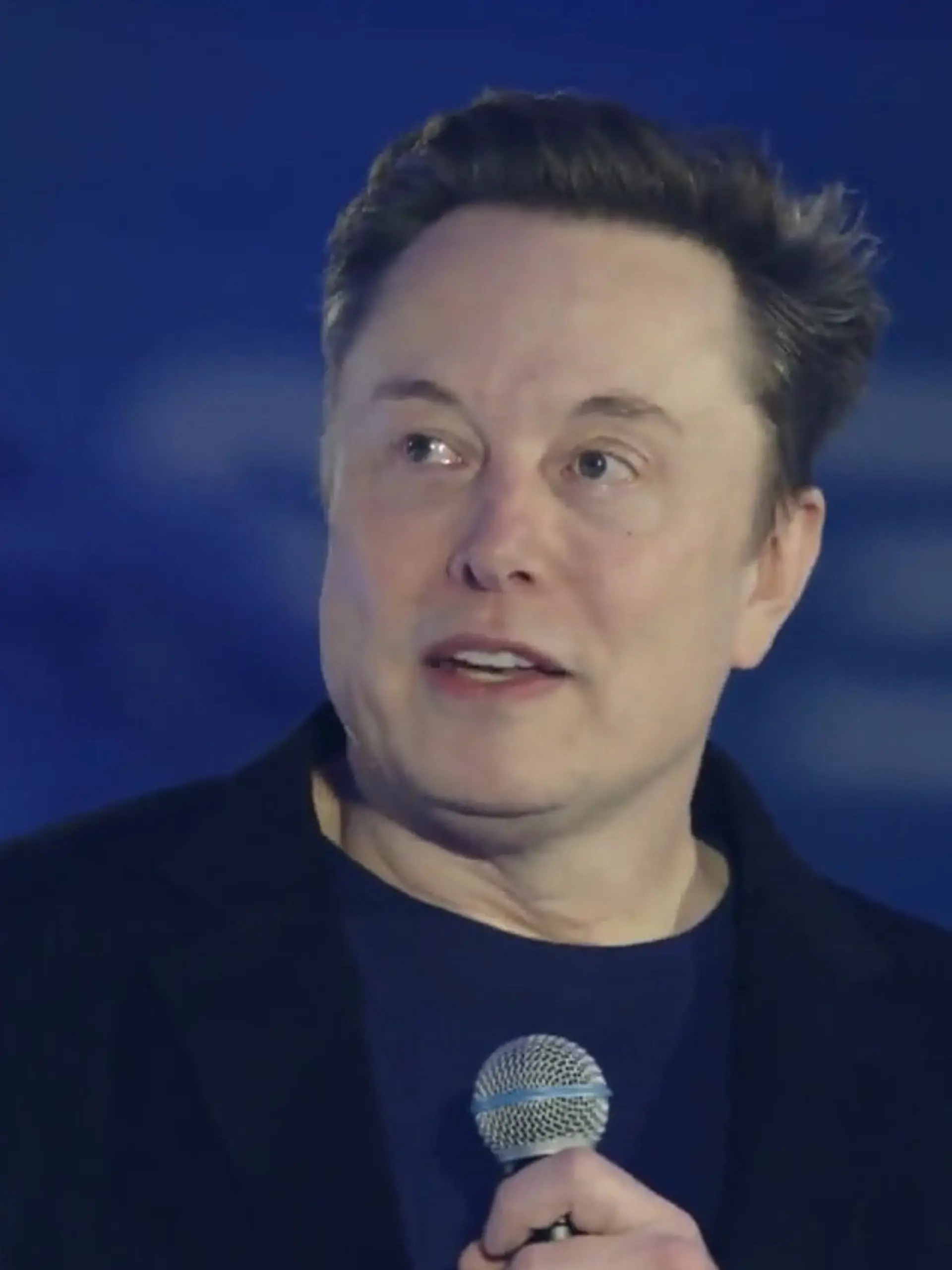Bild zu: "Doku über Elon Musk – Regisseur teilt ungehalten gegen Tech-Milliardär aus!"