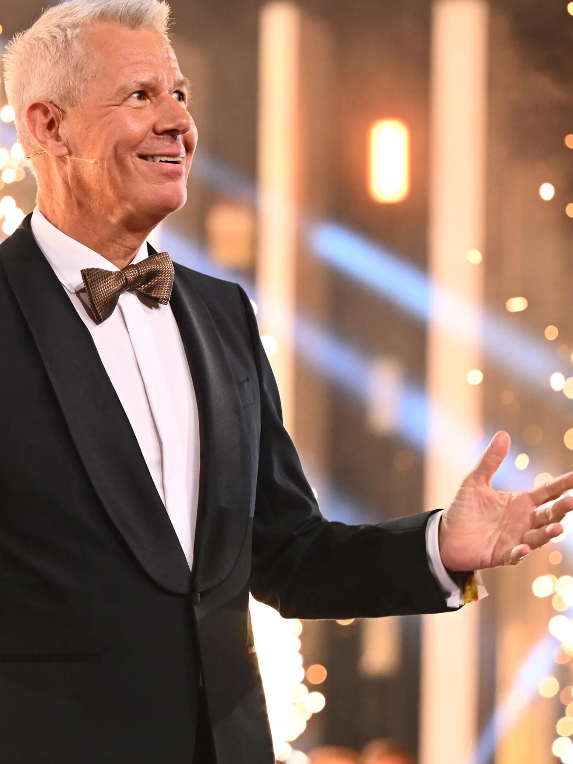 Bild zu: "Ehrenpreis! Der ganze Saal erhebt sich für Peter Kloeppel"