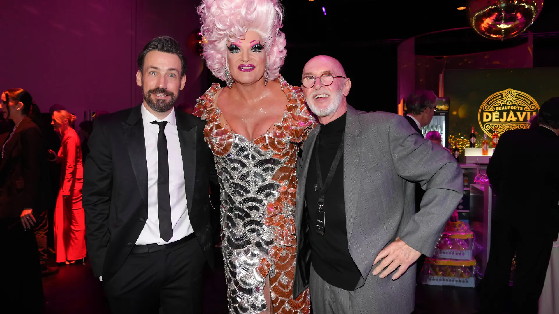 Jan Köppen, Olivia Jones und Robert McCarron (Dr. Bob) feiern ihre Reunion bei der Aftershowparty des Deutschen Fernsehpreises 2026 in Köln.
