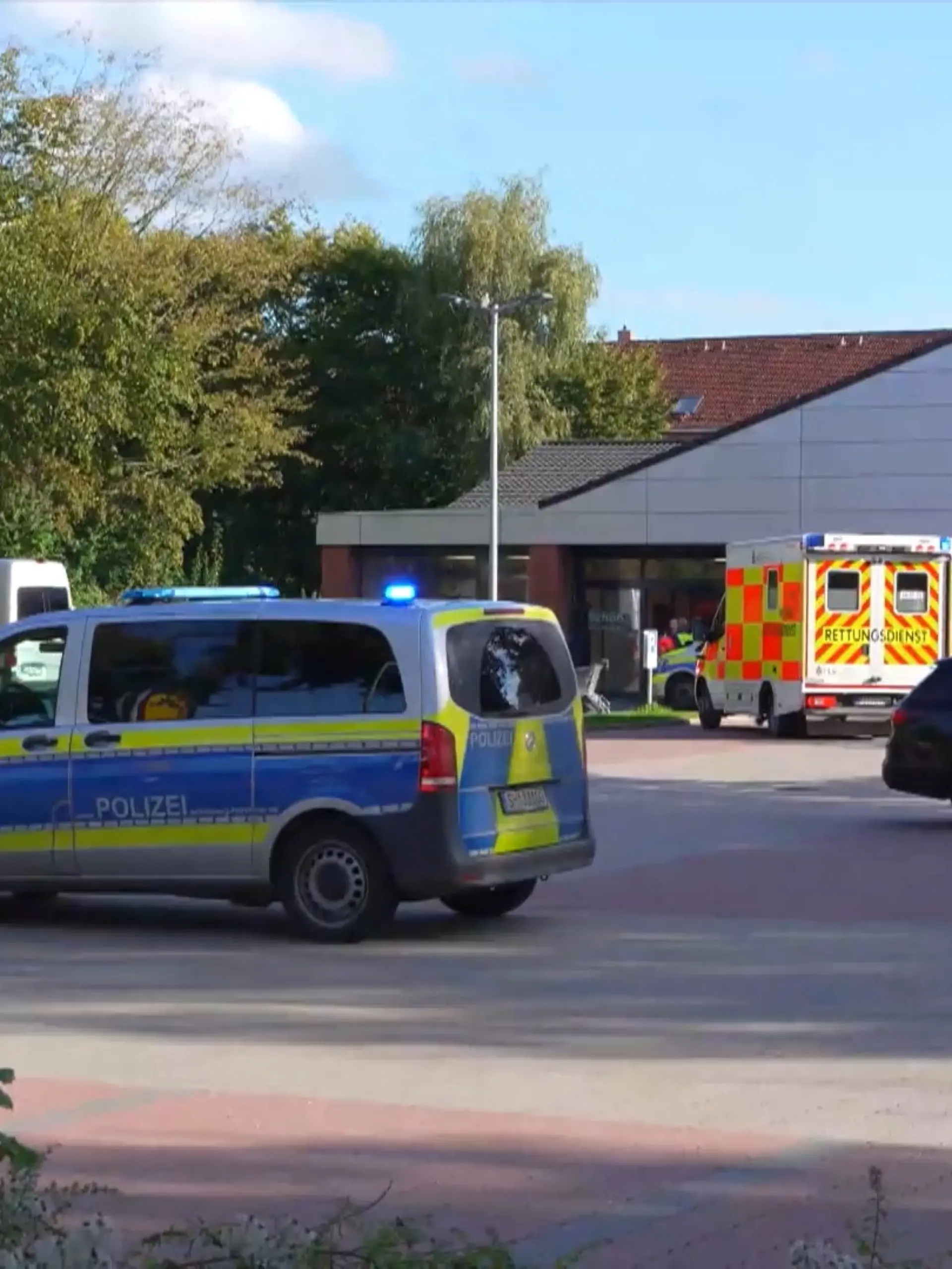 Bild zu: "Frau stirbt bei Messerattacke in Lidl – Zeugen stoppten Angreifer!"