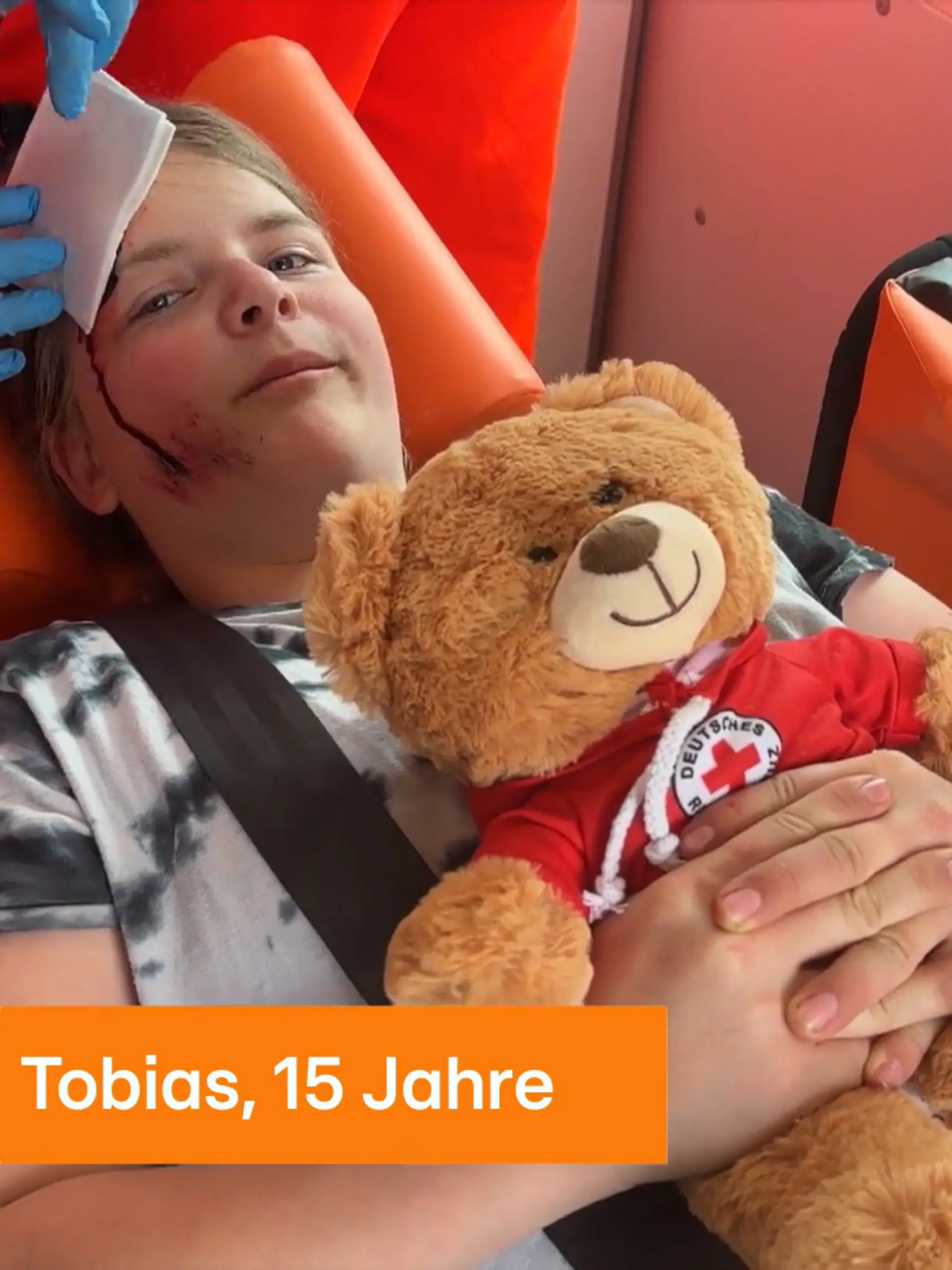 Bild zu: "DRK-Trost-Teddy nimmt Kindern Angst beim Rettungseinsatz"