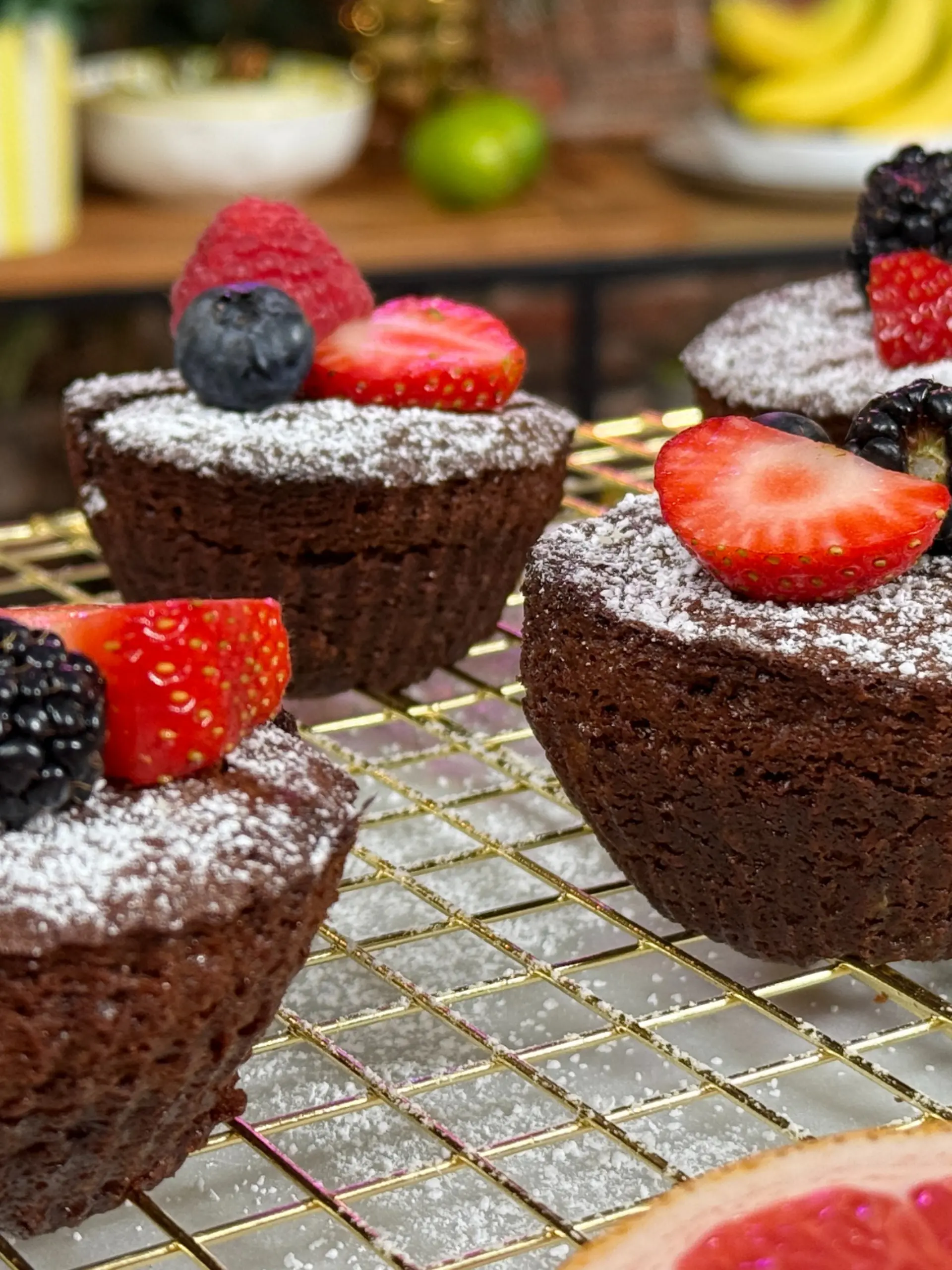 Bild zu: "Schnelle Schoko-Bananen-Muffins aus der Heißluftfritteuse"