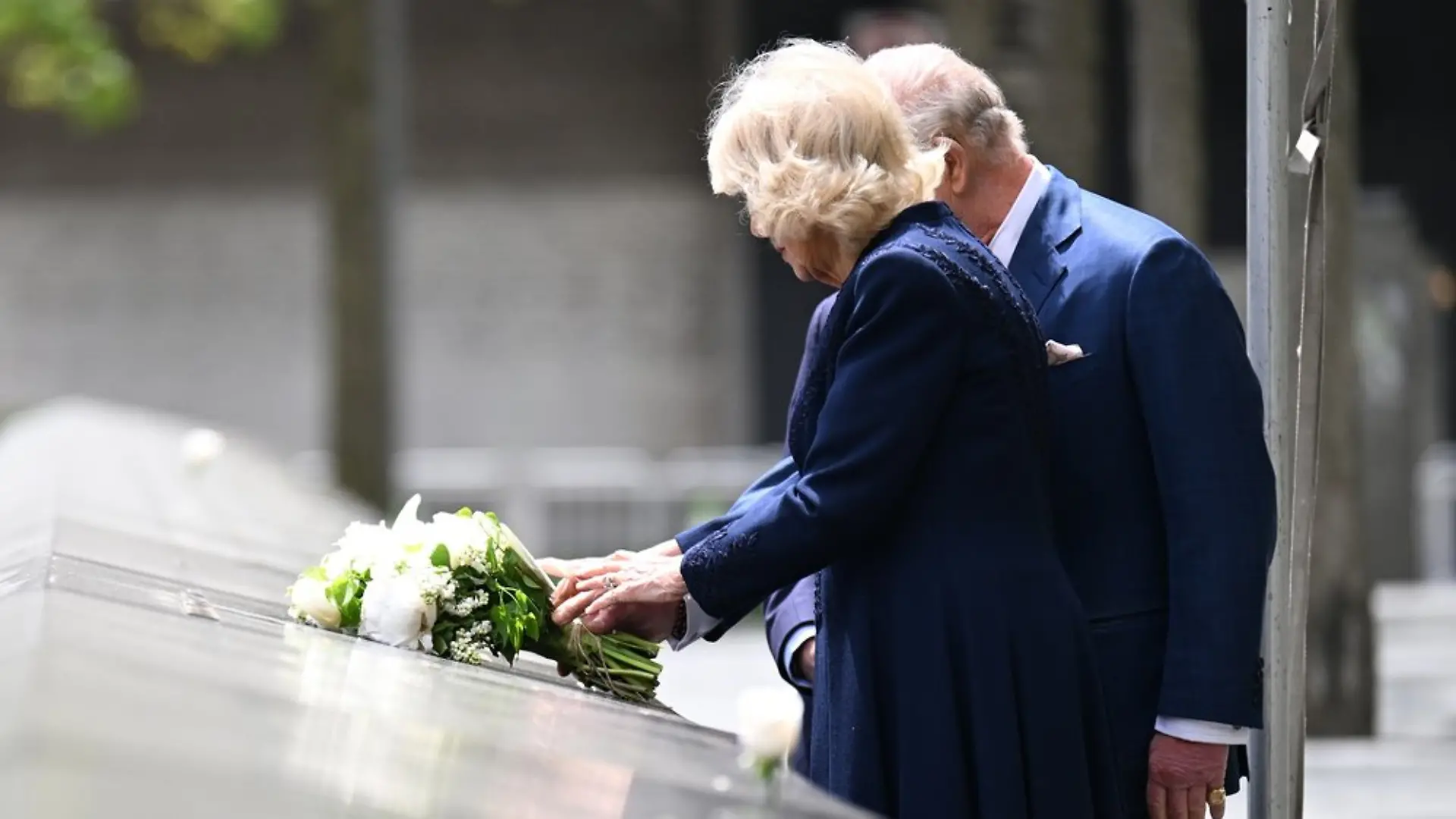 König Charles III. und Königin Camilla haben während ihres US-Aufenthalts vor wenigen Monaten bereits Blumen am 9/11 Memorial and Museum in New York niedergelegt.
