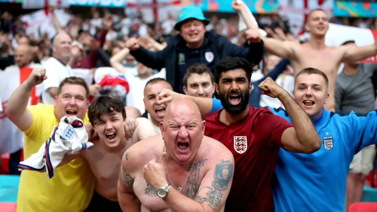  England v Germany - UEFA EURO, EM, Europameisterschaft,Fussball 2020 - Round of 16 - Wembley Stadium England fans celebrate after the UEFA Euro 2020 round of 16 match at Wembley Stadium, London. Picture date: Tuesday June 29, 2021. Use subject to restrictions. Editorial use only, no commercial use without prior consent from rights holder. PUBLICATIONxINxGERxSUIxAUTxONLY Copyright: xNickxPottsx 60650060