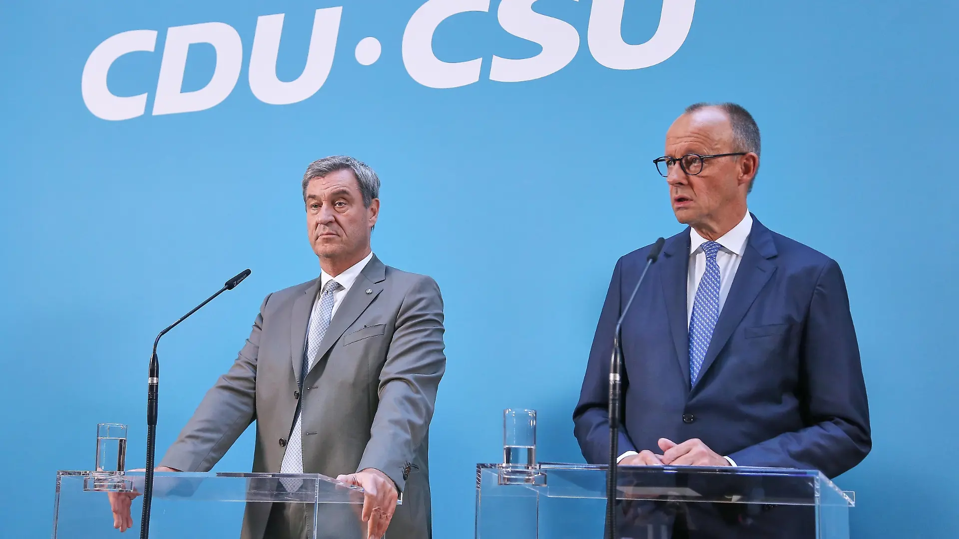 Berlin, Deutschland: Deutscher Bundestag: Pressekonferenz nach Sondersitzung der Unionsfraktion: Markus Söder (CSU) und Bundeskanzler Friedrich Merz (CDU)