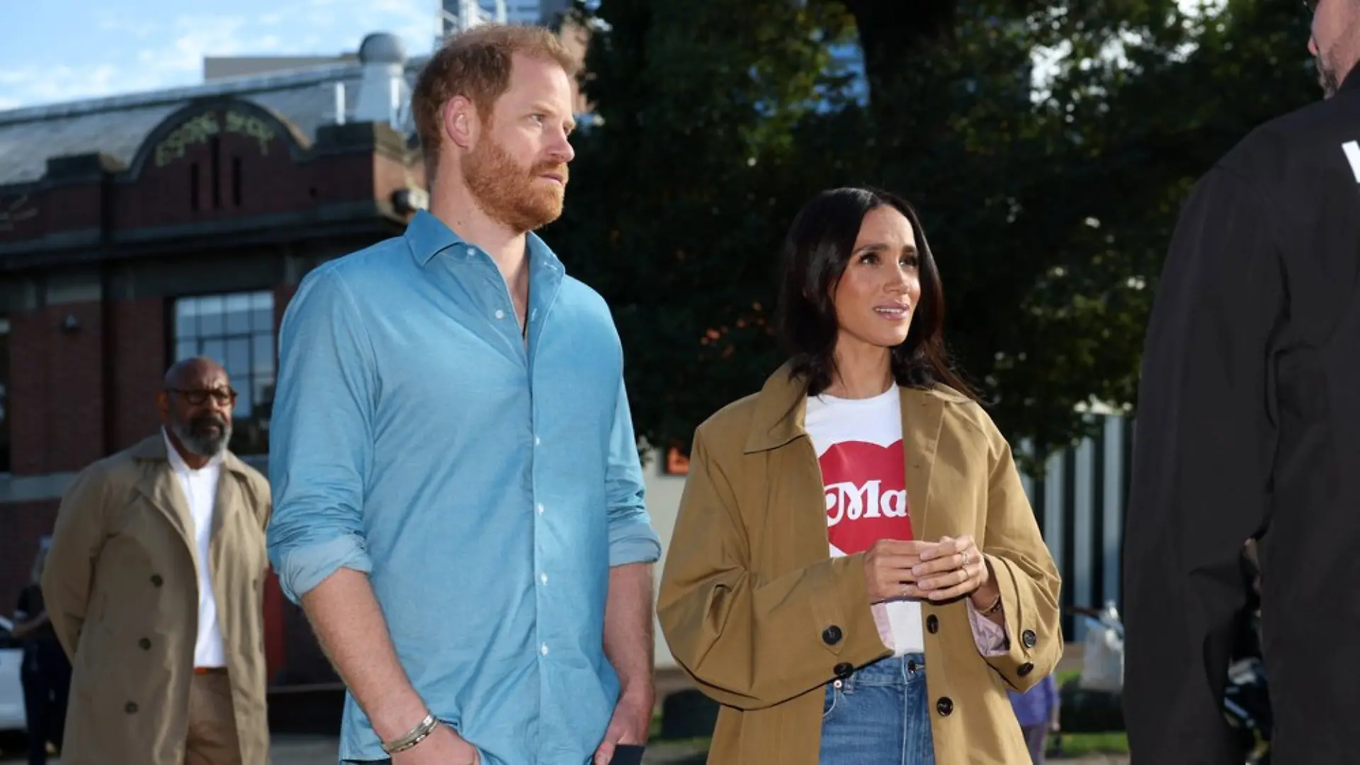 Prinz Harry und Herzogin Meghan sind nach sechs Jahren in Kalifornien zurück in Großbritannien.