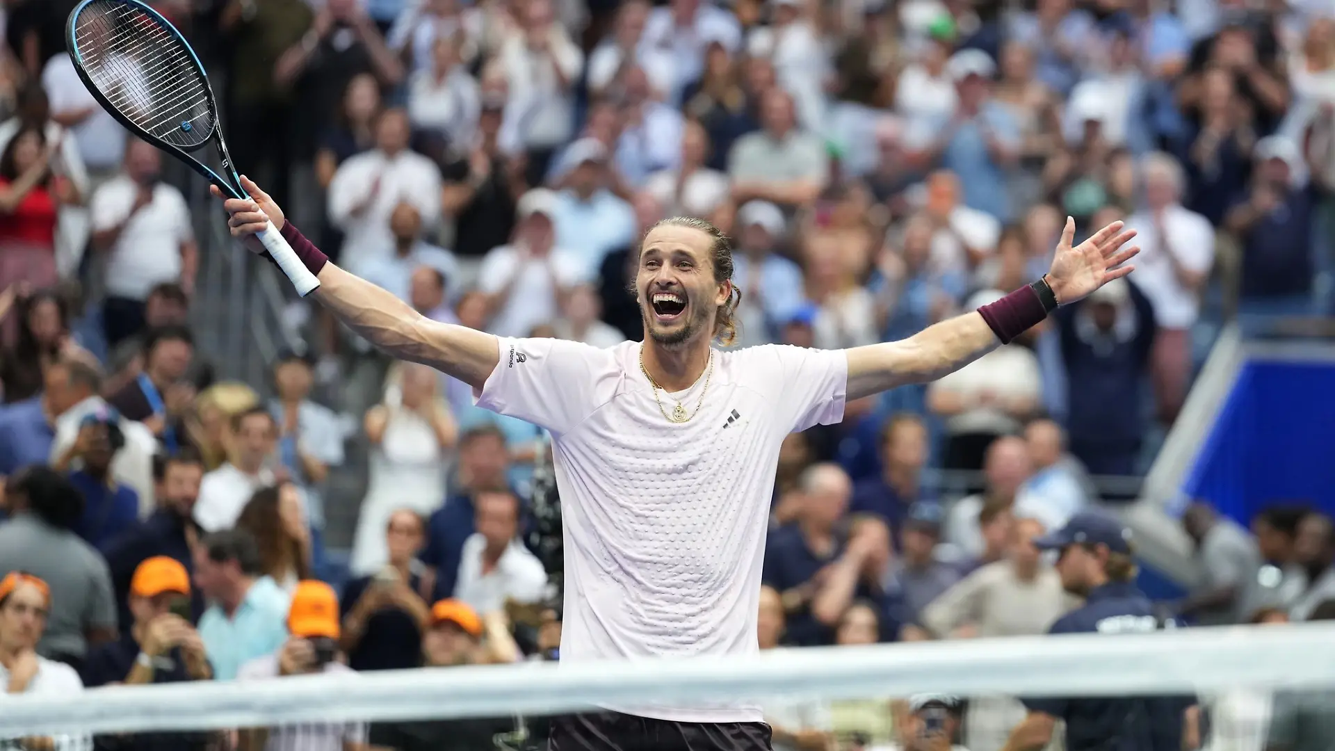 Alexander Zverev realisiert seinen Triumph erst mit Verzögerung.