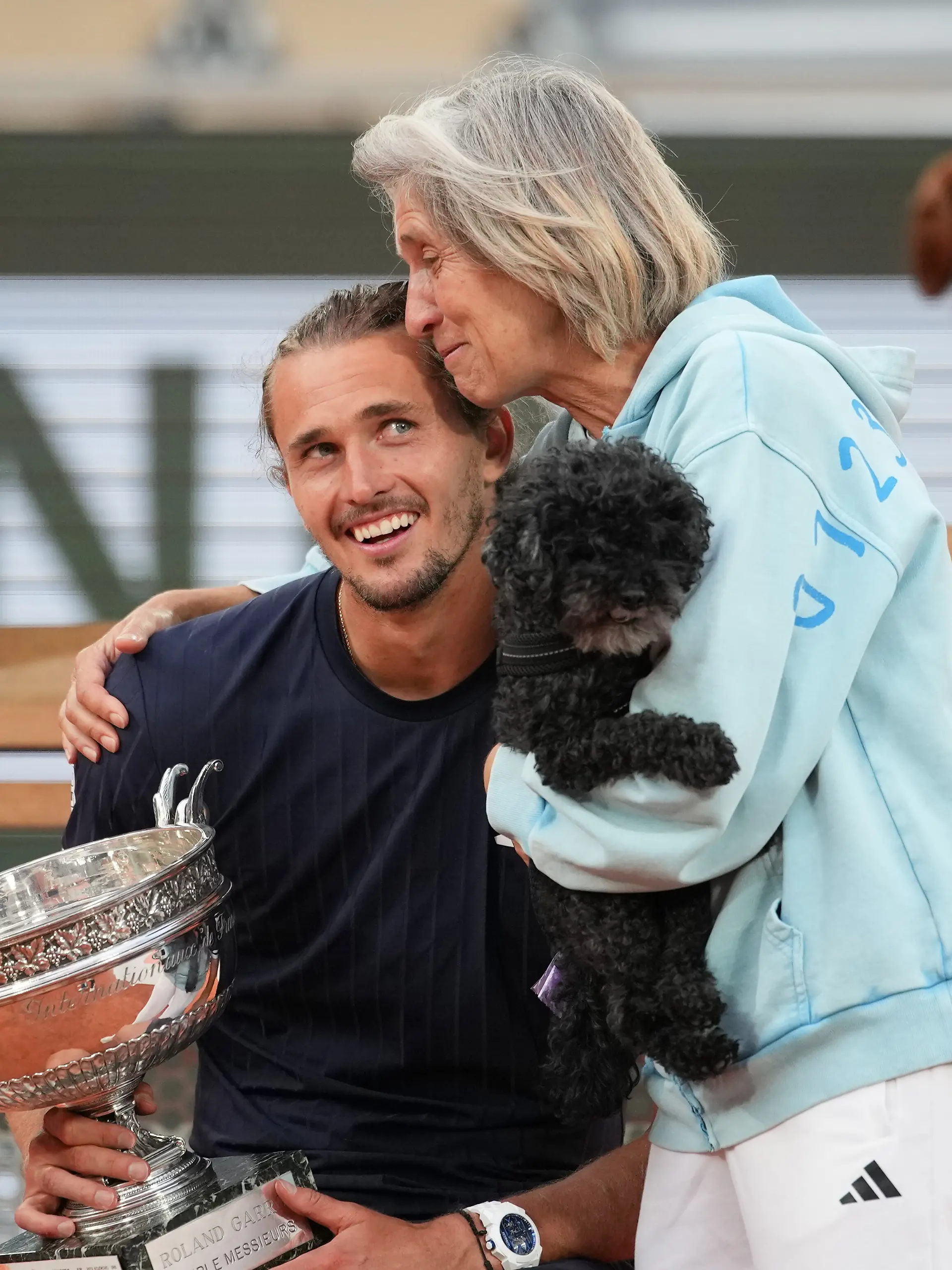 Alexander Zverev mit Mama Irina Zverev nach dem Sieg der French Open 2026