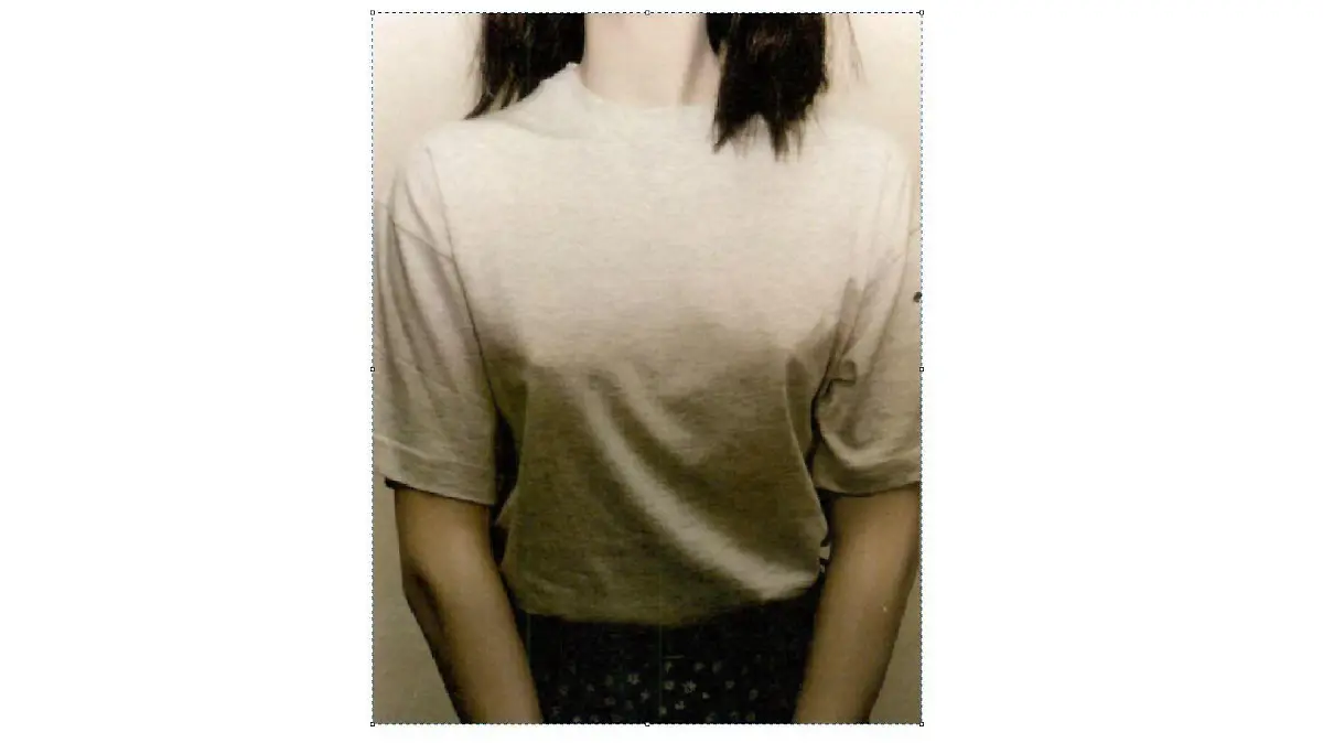 Die Frau war außerdem mit einem Shirt der Marke "Speedway" bekleidet.