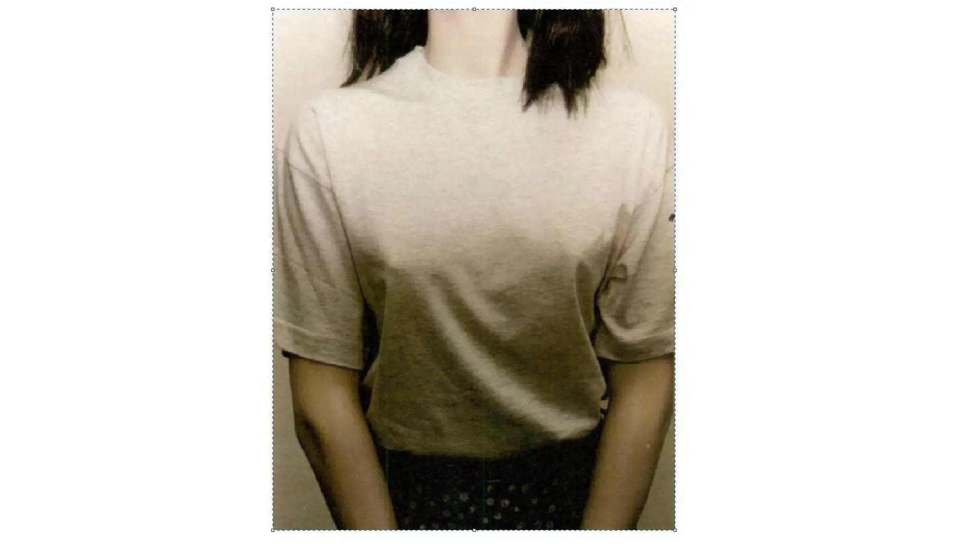 Die Frau war außerdem mit einem Shirt der Marke "Speedway" bekleidet.