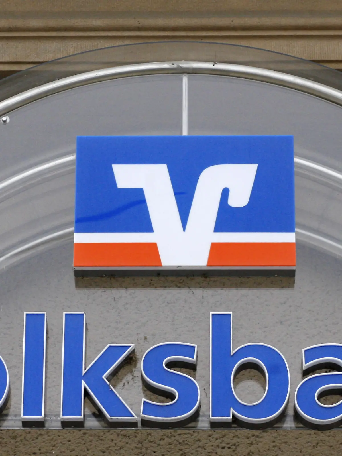 Das Logo der Volksbank an einer Filiale der Bank in Magdeburg, aufgenommen am 19.02.2009. Foto: Jens Wolf +++(c) dpa - Report+++
