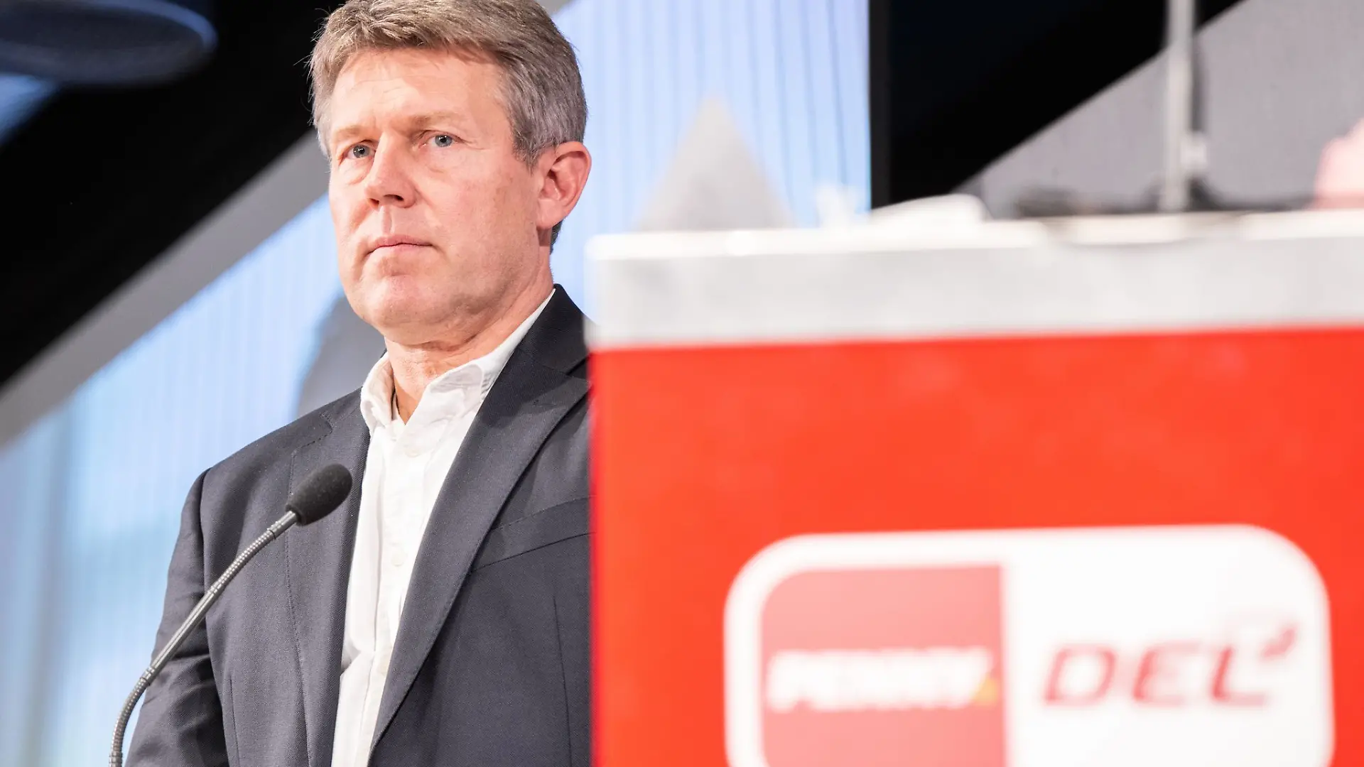 DEL-Chef Gernot Tripcke gefällt die Terminierung der NHL-Spiele in Deutschland nicht. (Archivbild)