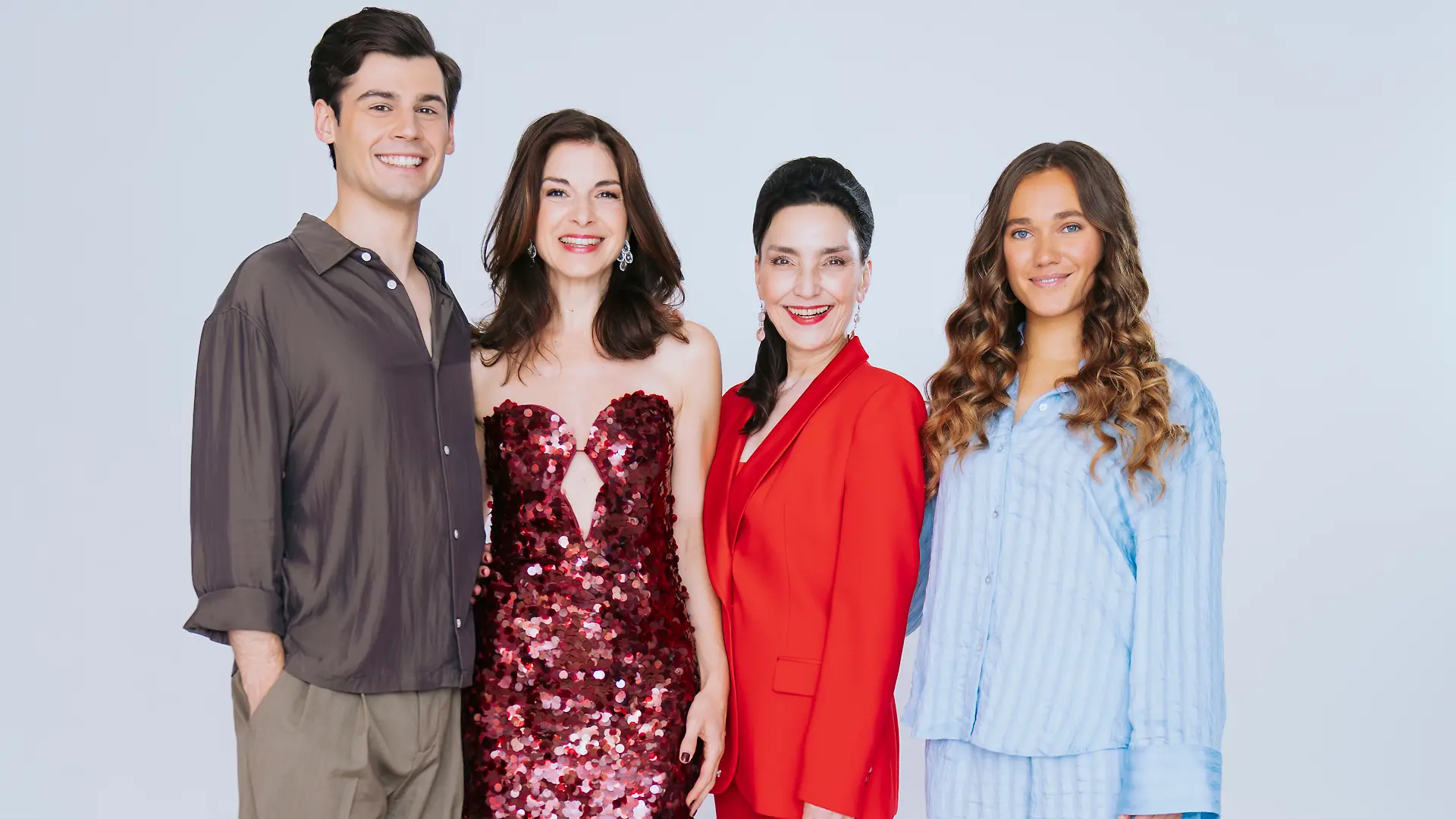 Von links: Orlando Lenzen (Luca Perez), Bianca Hein („Gabriella Perez”), Tatjana Clasing (Simone Steinkamp), Josephine Martz (Joana Perez)