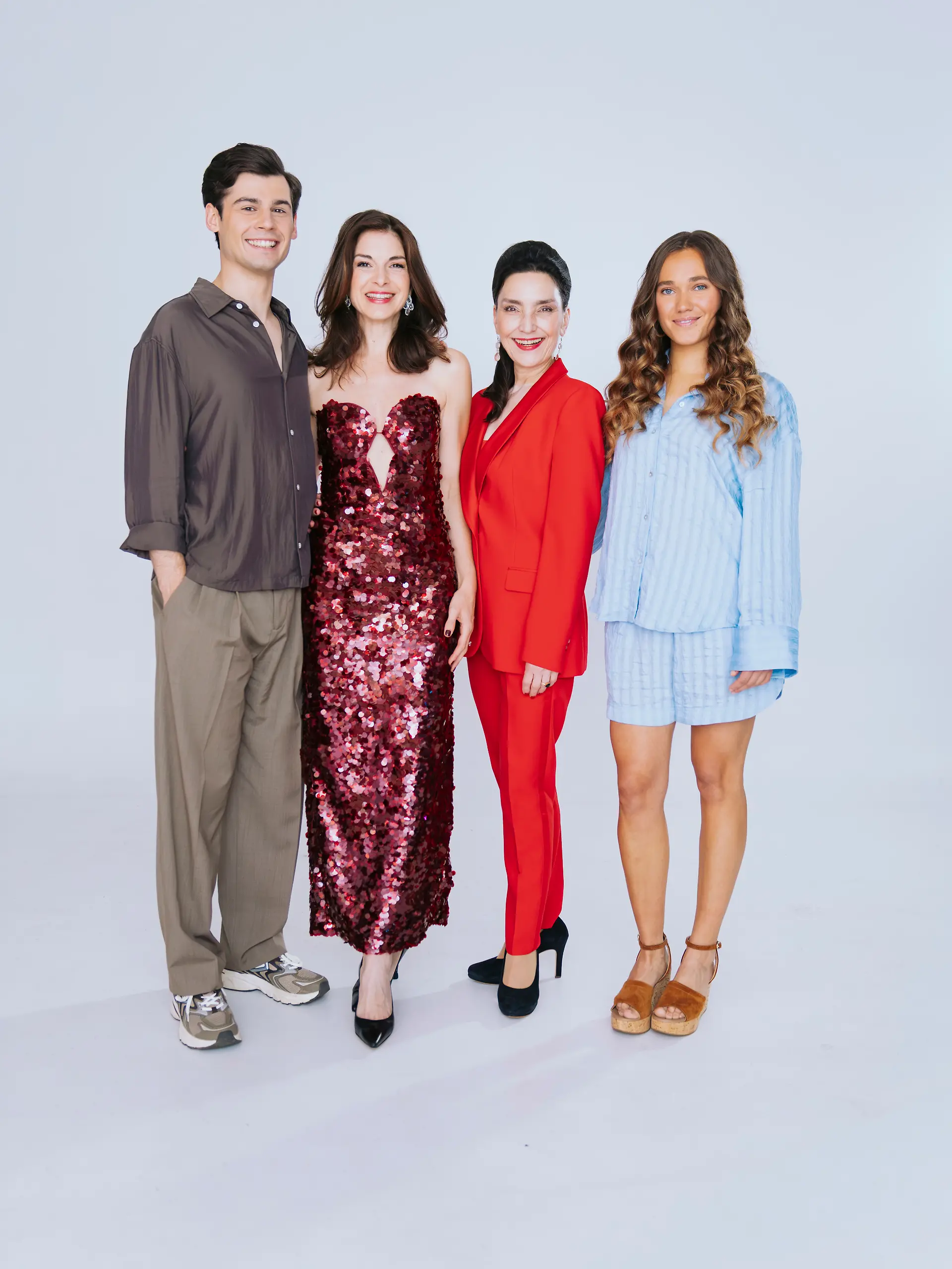 Von links: Orlando Lenzen (Luca Perez), Bianca Hein („Gabriella Perez”), Tatjana Clasing (Simone Steinkamp), Josephine Martz (Joana Perez)