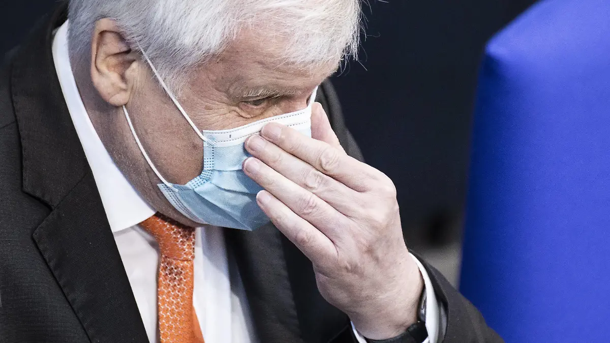 Horst Seehofer, Bundesinnenminister, aufgenommen im Rahmen einer Sitzung mit einer Regierungserklaerung im Deutschen Bundestag in Berlin, 25.03.2021. Bundeskanzlerin Merkel spricht in ihrer Regierungserklaerung ueber den Europaeischen Rat sowie zu den Beschluessen der Ministerpraesidentenkonferenz zur Bewaeltigung der Corona-Pandemie. Berlin Deutschland *** Horst Seehofer, Federal Minister of the Interior, recorded during a meeting with a government statement in the German Bundestag in Berlin, 25 03 2021 Chancellor Merkel speaks in her government statement about the European Council as well as about the decisions of the Conference of Ministers to deal with the Corona Pandemic Berlin Germany Copyright: xFlorianxGaertner/photothek.dex