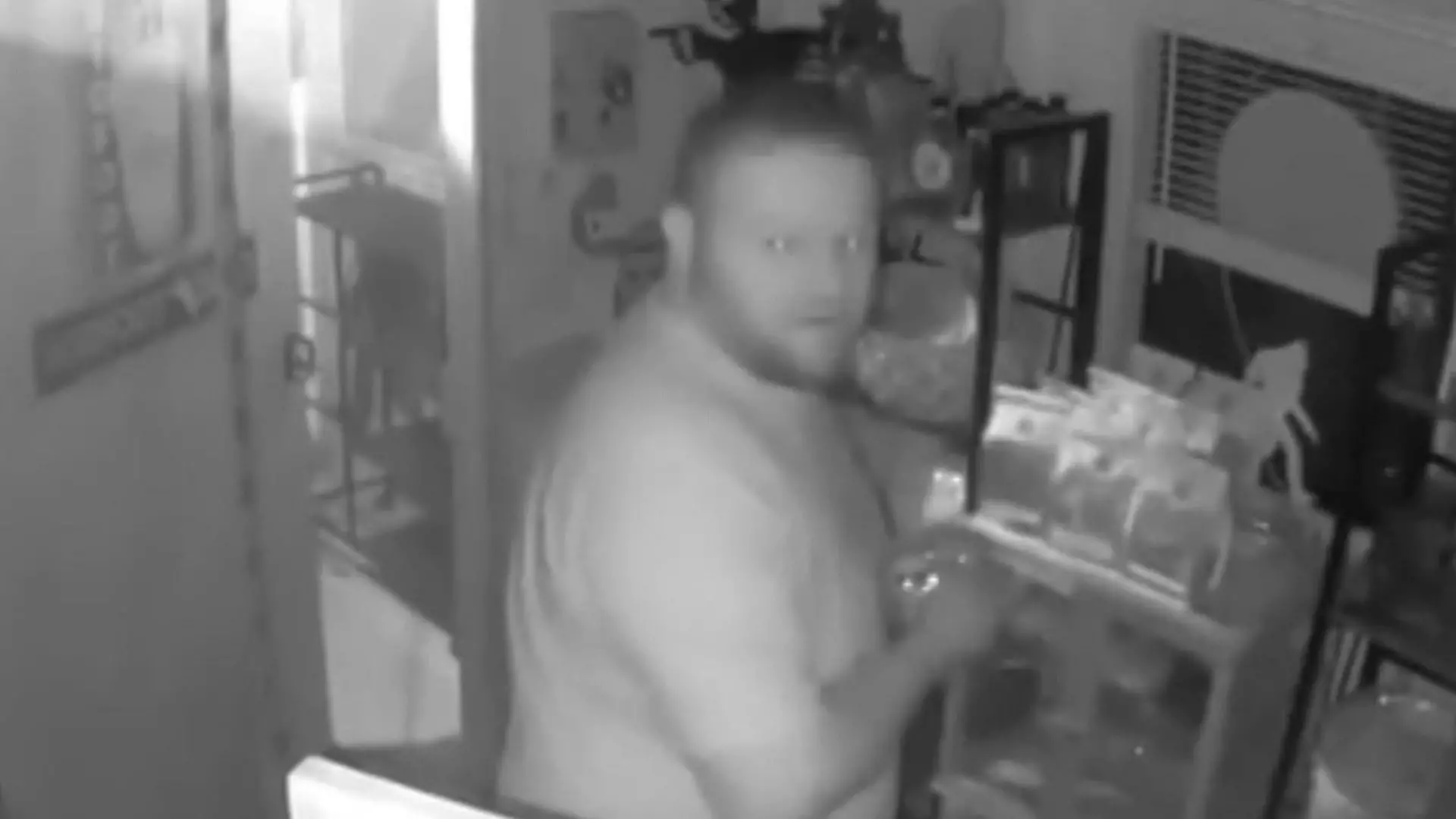 Eigener Ehemann wird zum Einbrecher! Frau macht Schock-Entdeckung auf Überwachungsvideo Alles für diese süße Versuchung