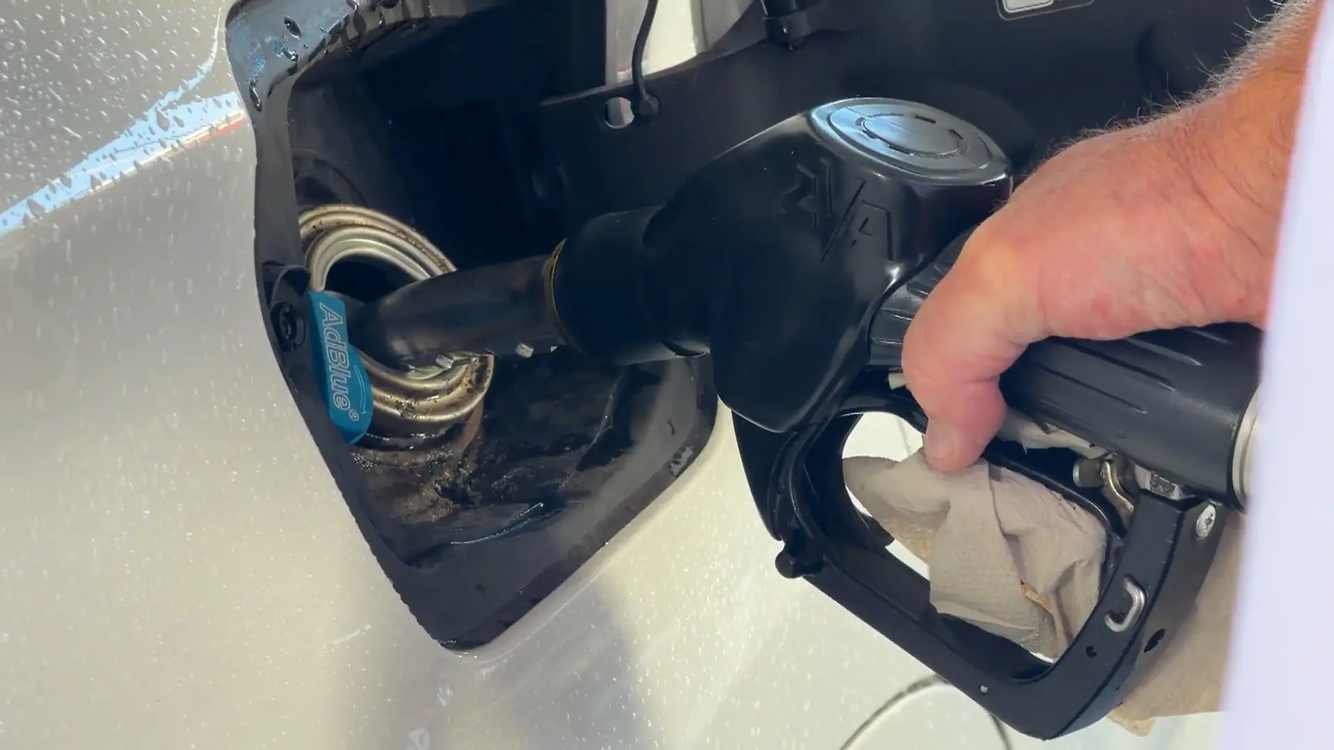 Sprit-Schock an der Tankstelle! „Bis 3 Euro pro Liter sind nicht mehr ausgeschlossen" Diesel und Benzin als Luxusgut