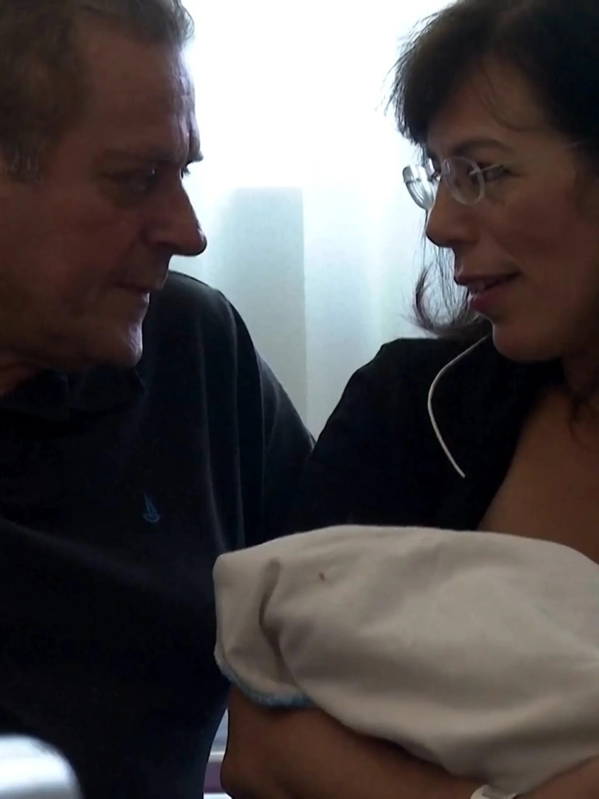 Bild zu: "Nach tragischem Tod ihres Sohnes: Frau bekommt nochmal Baby – mit 54!"