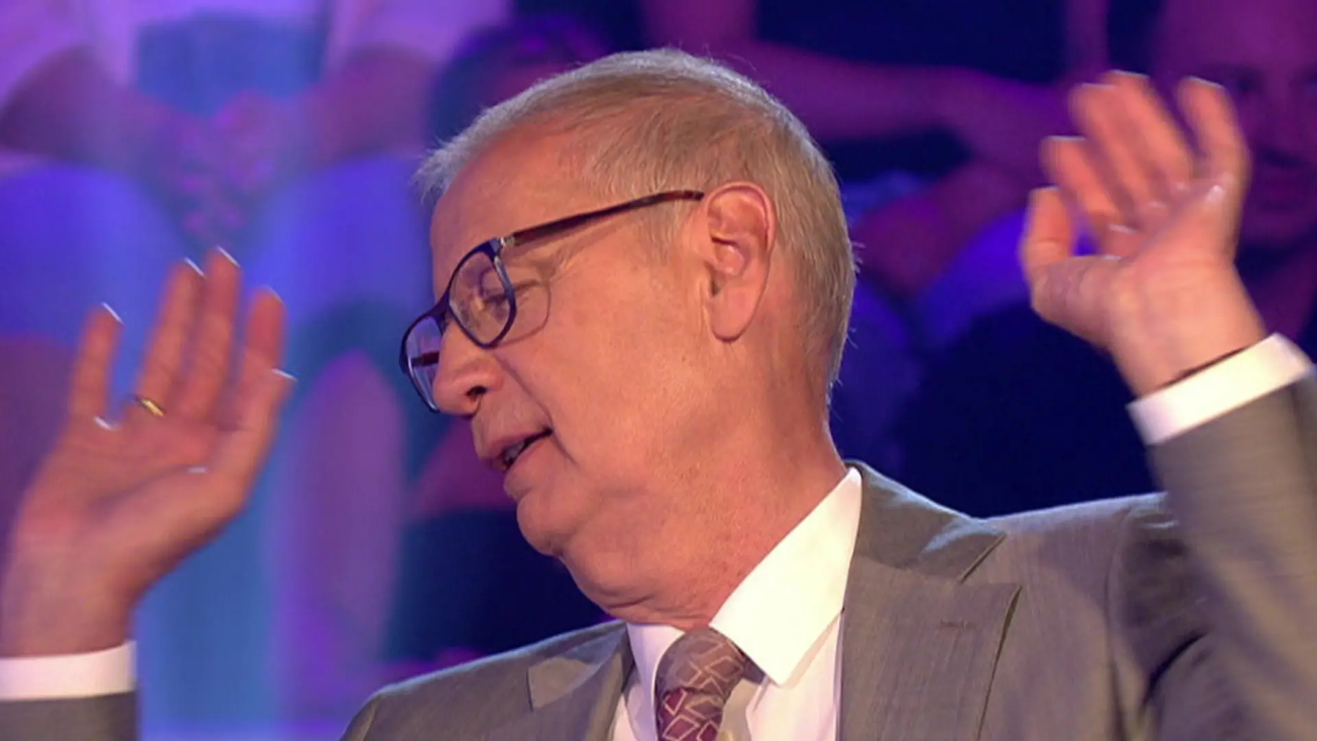 Patzer von Günther Jauch! WWM-Moderator spielt Kandidatin SO in die Karten Er wird unfreiwillig zum Joker