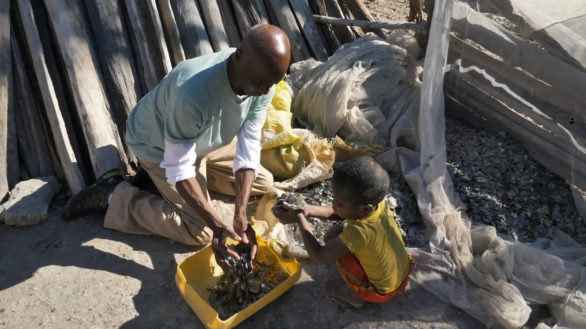 Bruce Darnell setzt sich für Minenkinder in Madagaskar ein Gefährliche Kinderarbeit