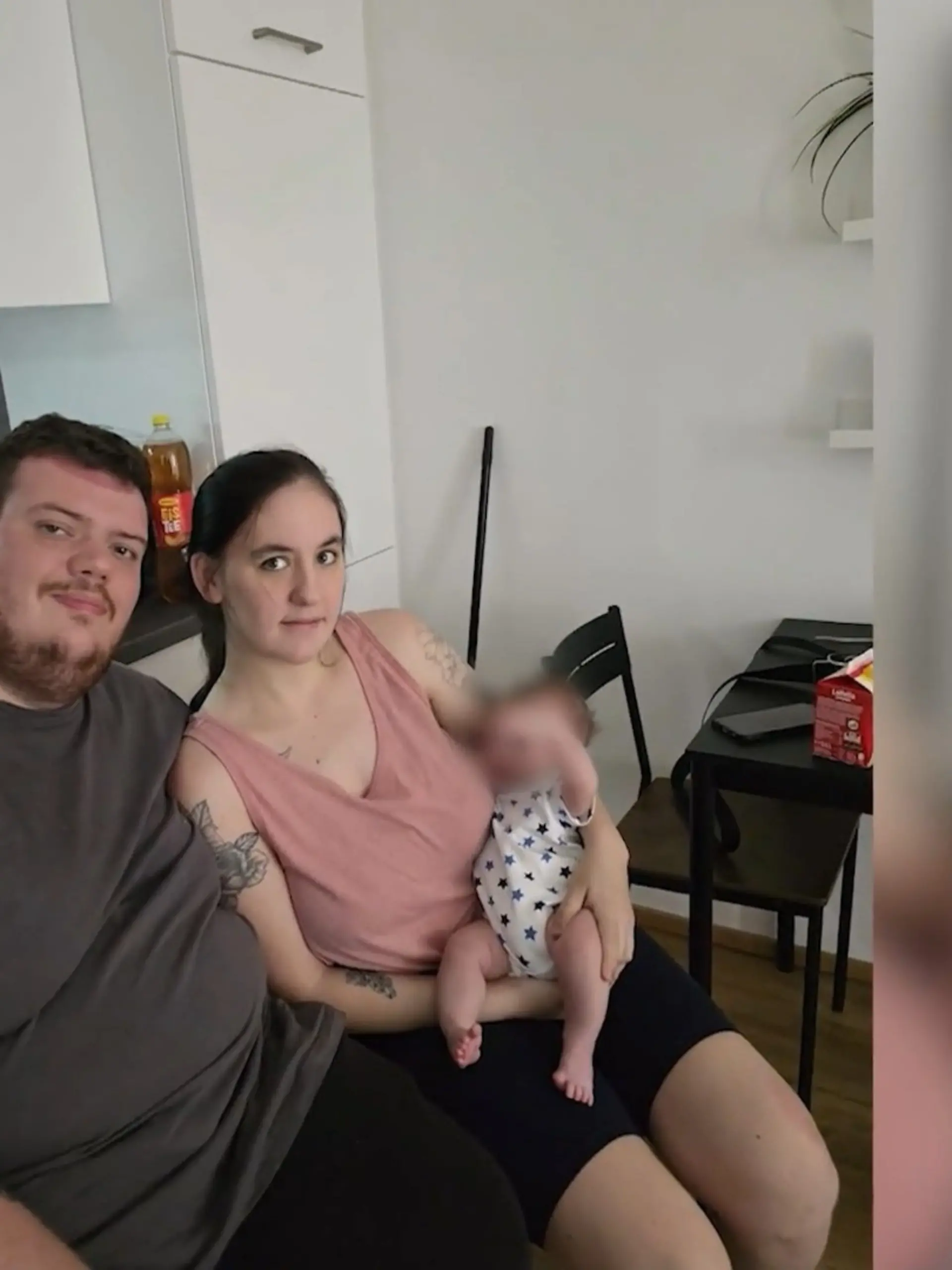 Bild zu: "Baby weg nach Drogentest"