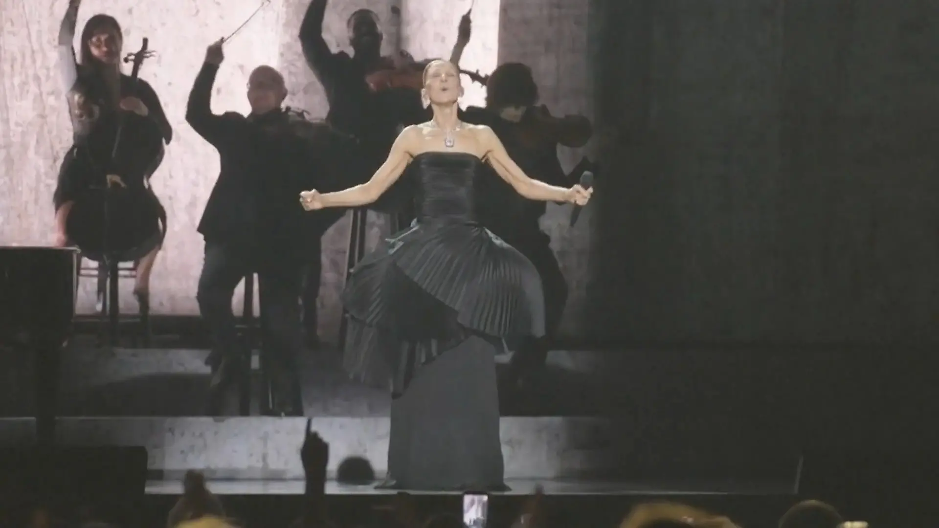 Céline Dion ist zurück Emotionales Comeback in Paris