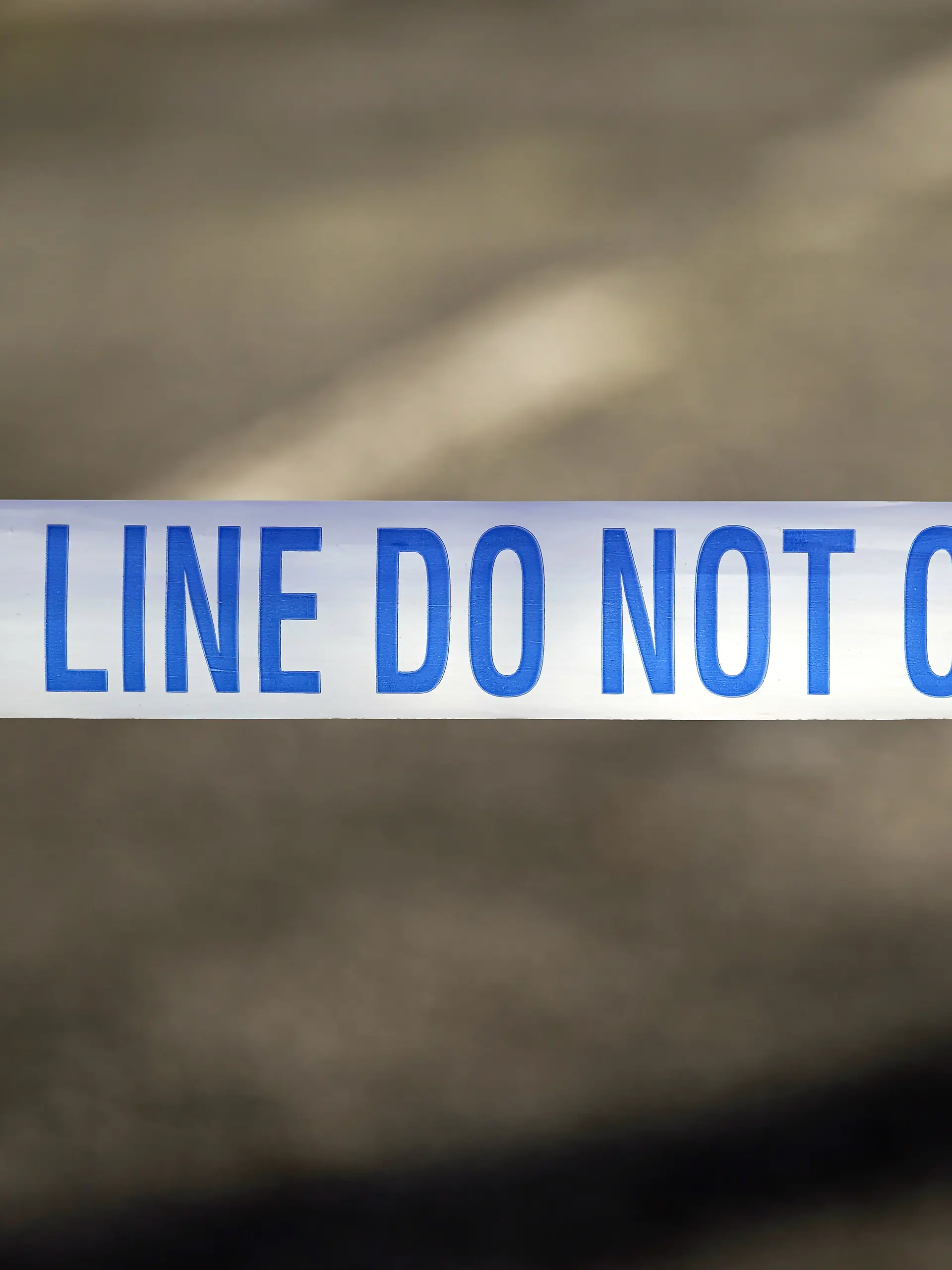 Absperrband der Polizei. In England ist es zu einem schweren Verkehrsunfall gekommen. (zu dpa: «Mann in England gesteht jahrzehntelangen Missbrauch von Frau») +++ dpa-Bildfunk +++