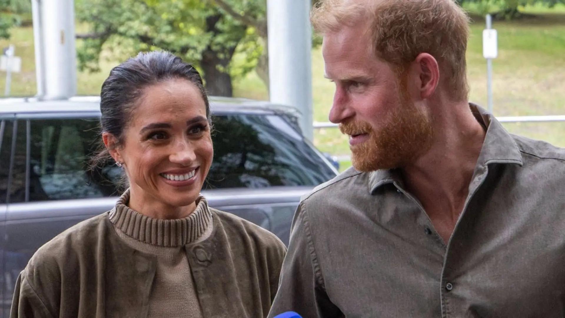 Herzogin Meghan und Prinz Harry leben seit August wieder in Großbritannien. Ihre Kinder mussten gerade nach nur zwei Unterrichtstagen schon wieder die Schule wechseln.