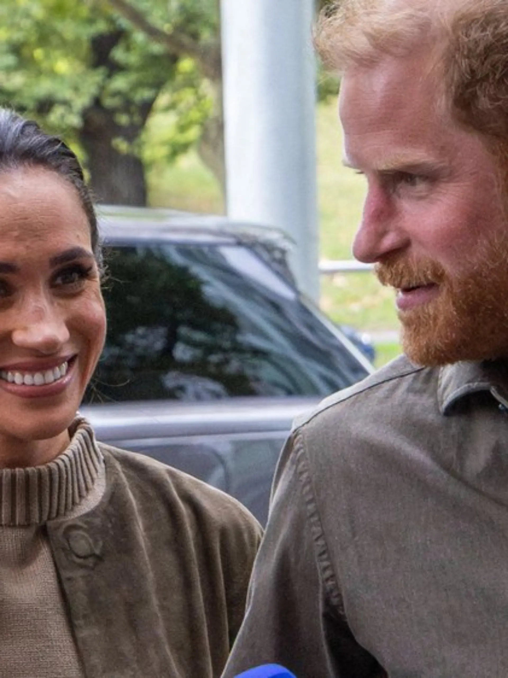 Herzogin Meghan und Prinz Harry leben seit August wieder in Großbritannien. Ihre Kinder mussten gerade nach nur zwei Unterrichtstagen schon wieder die Schule wechseln.